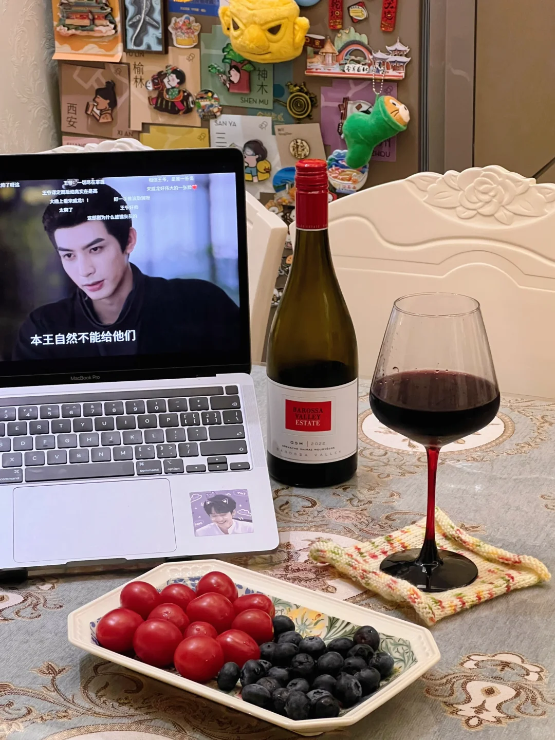 ?️ 宅家·独酌｜追剧微醺…浅尝歌海娜干红～