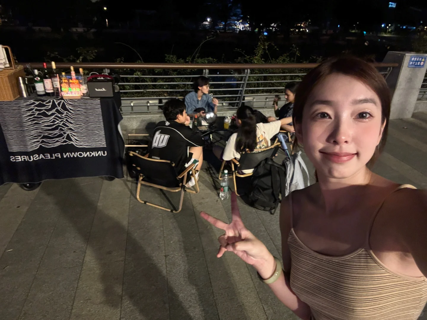 带着失业调酒师出来摆摊