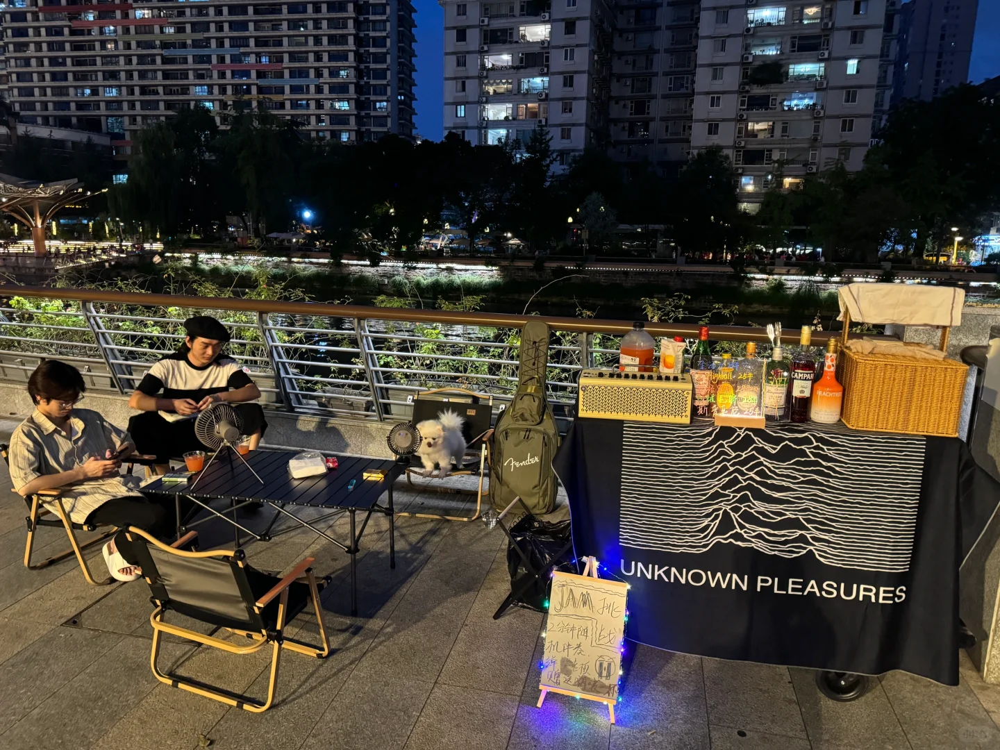 带着失业调酒师出来摆摊