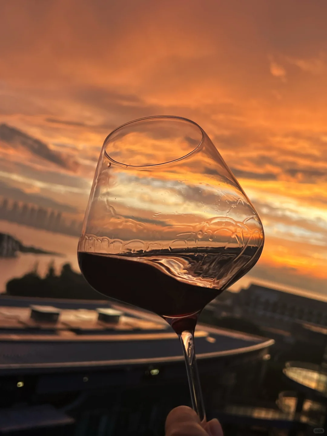 为眼前这景多喝了两杯