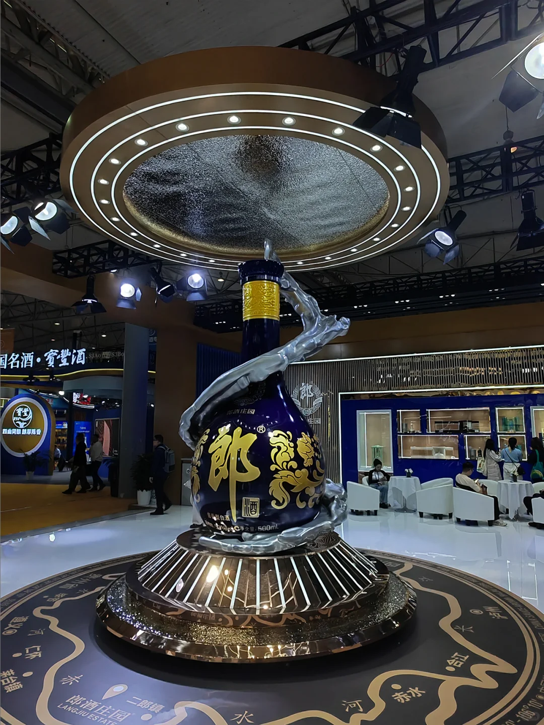 《?成都糖酒会：闯入郎酒的醇香天地》