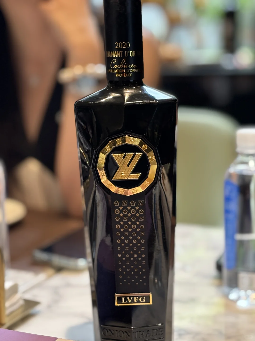 路易威登✖️宾利｜浪漫品酒
