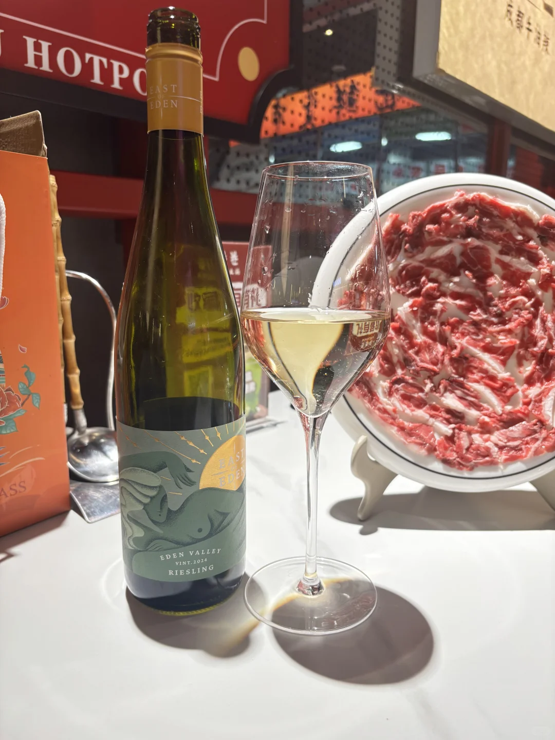 这次真的有在享受美食酒?
