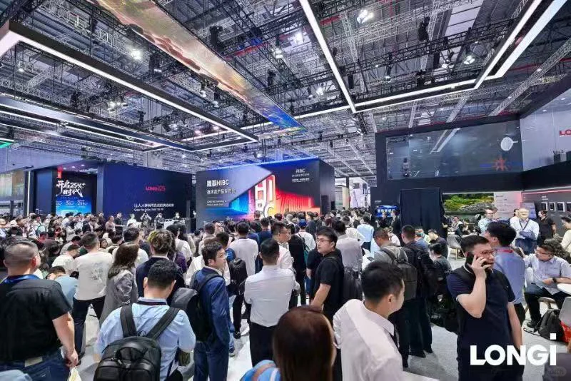 国际光伏展人挺多