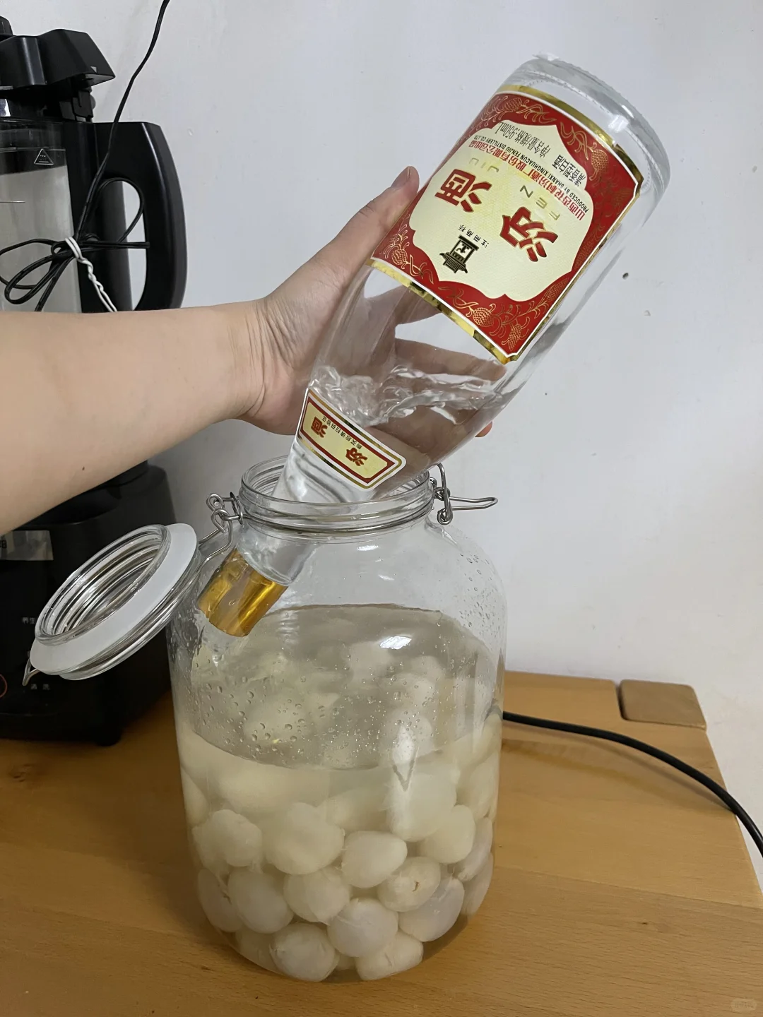 ?手作桂味荔枝汾酒！果香炸裂绝了！