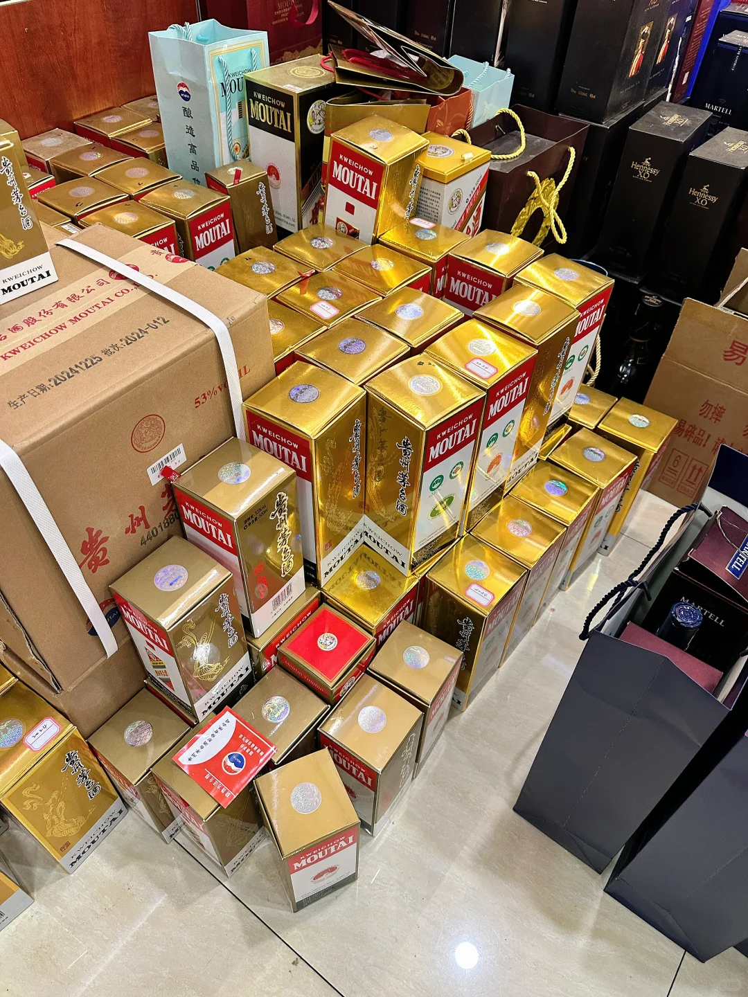 最终还是没能盼到茅台酒升值，大家似乎都急
