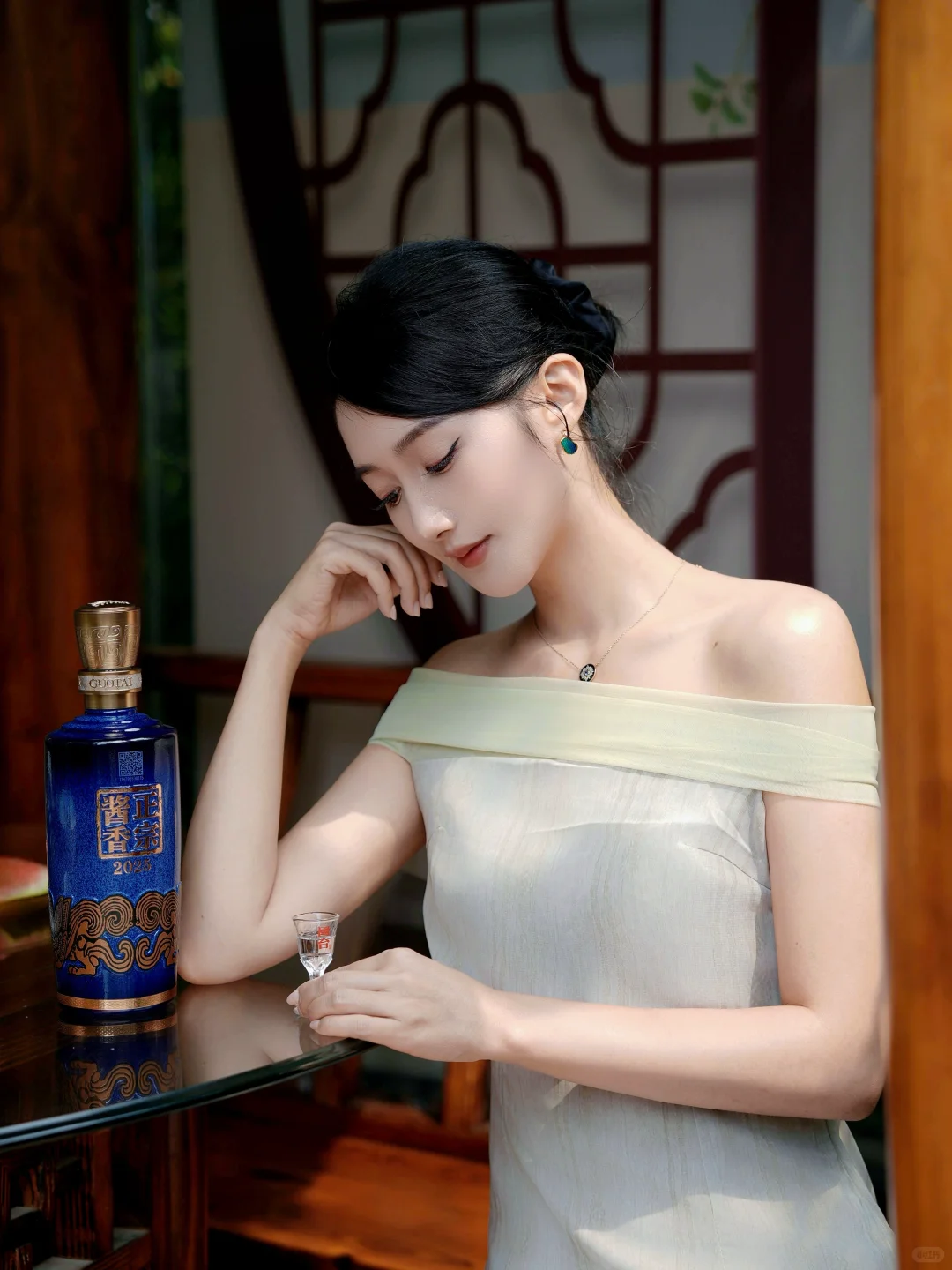 ?凉亭小酌，与国台十五年的新中式浪漫
