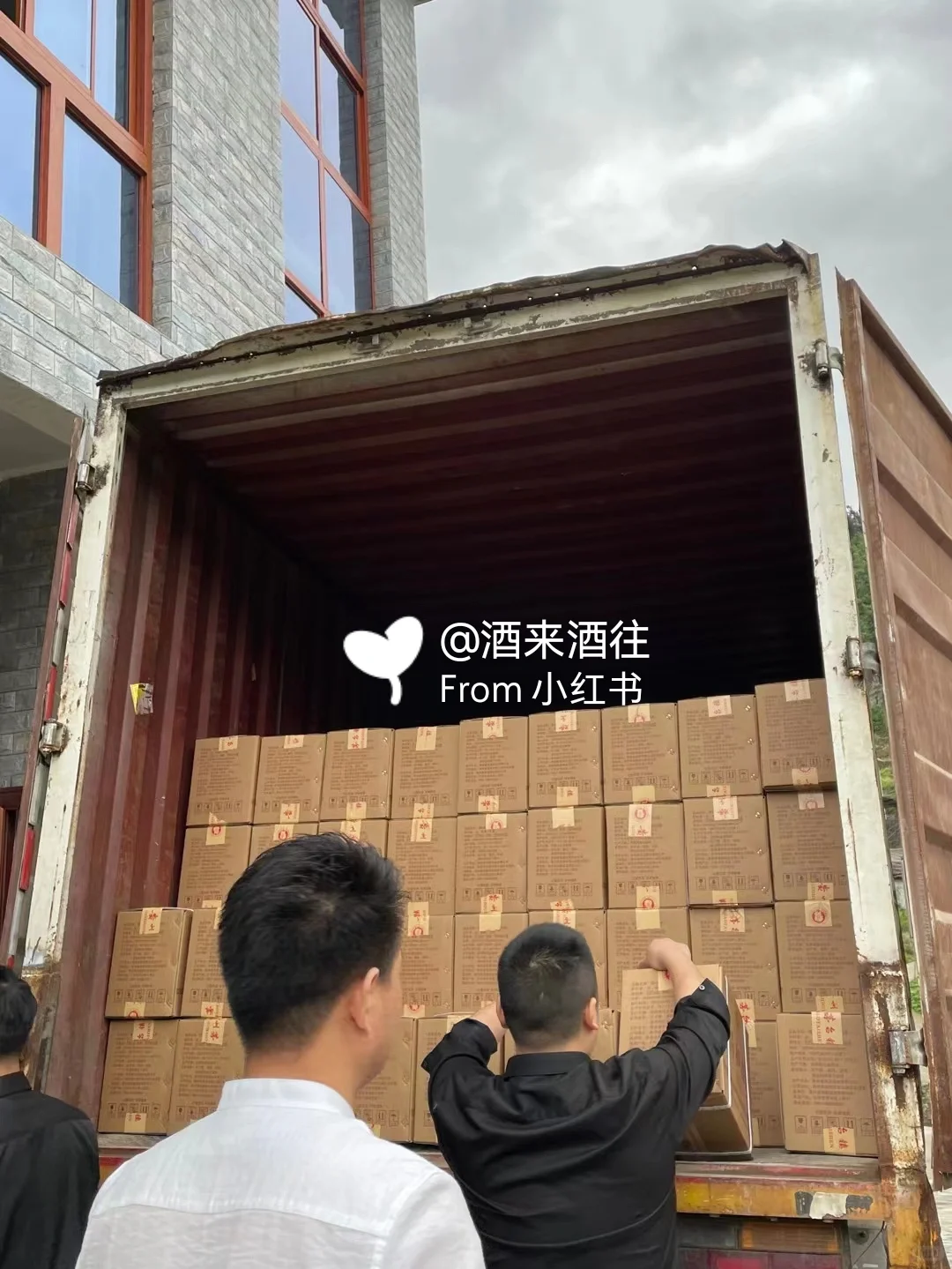 这款酒入口绵柔醇厚，强烈推荐给友友们?