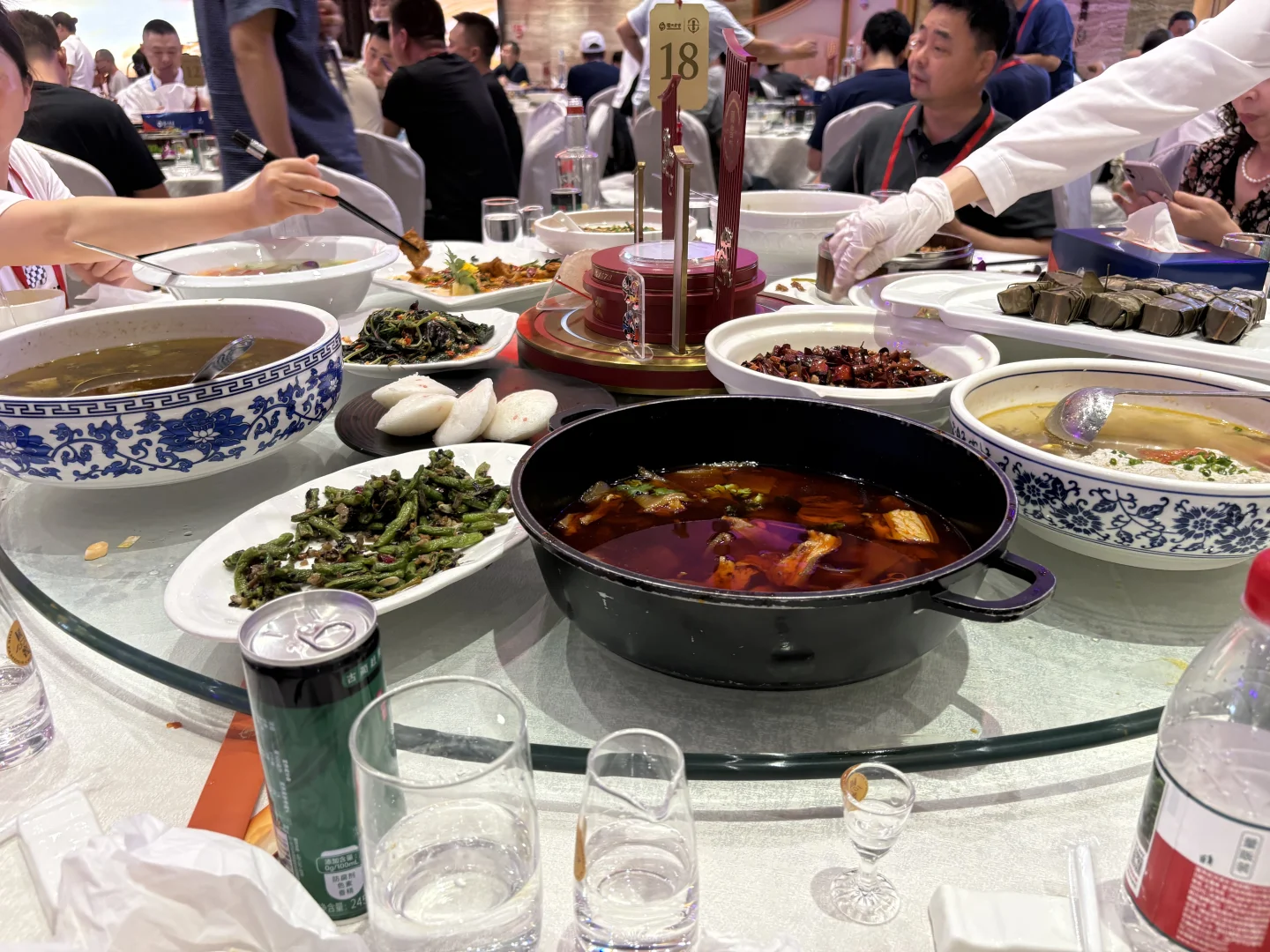 今日泸州老窖股东大会也是尝上好酒了