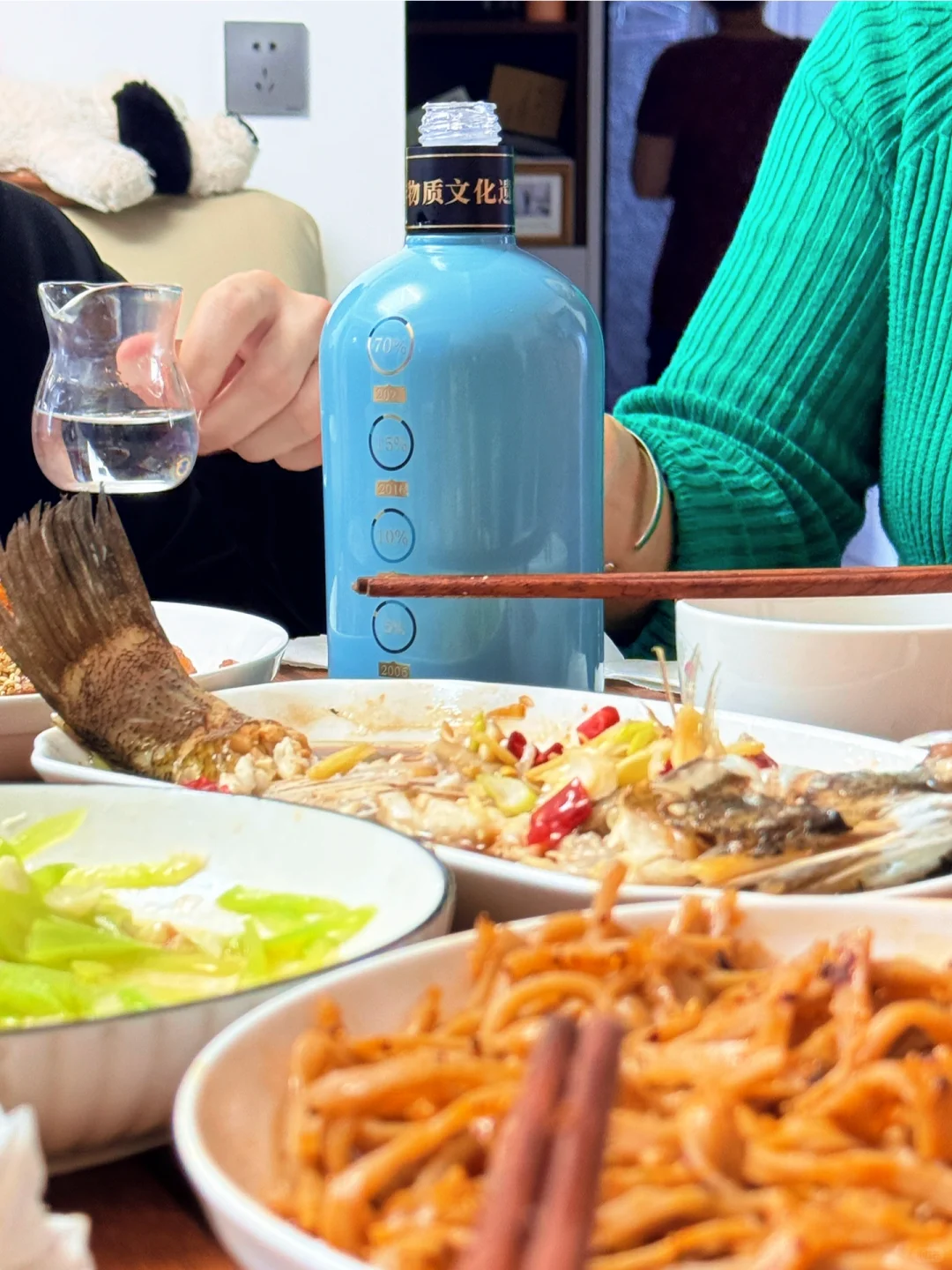 ?正在吃饭呢！我爸叫我再去买一瓶⁉️