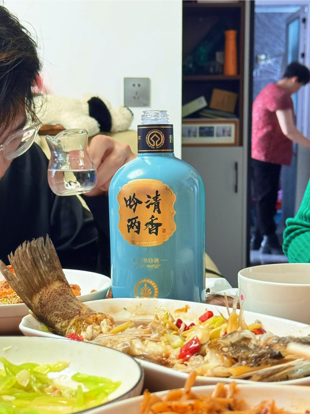 ?正在吃饭呢！我爸叫我再去买一瓶⁉️