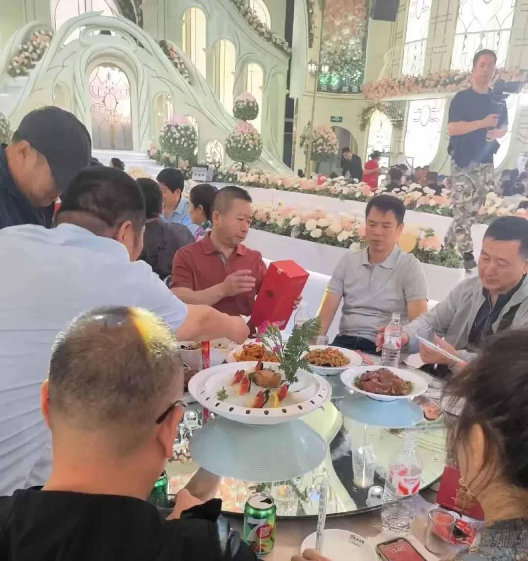 于成龙古奢清香白酒,让你的婚礼高级感拉满