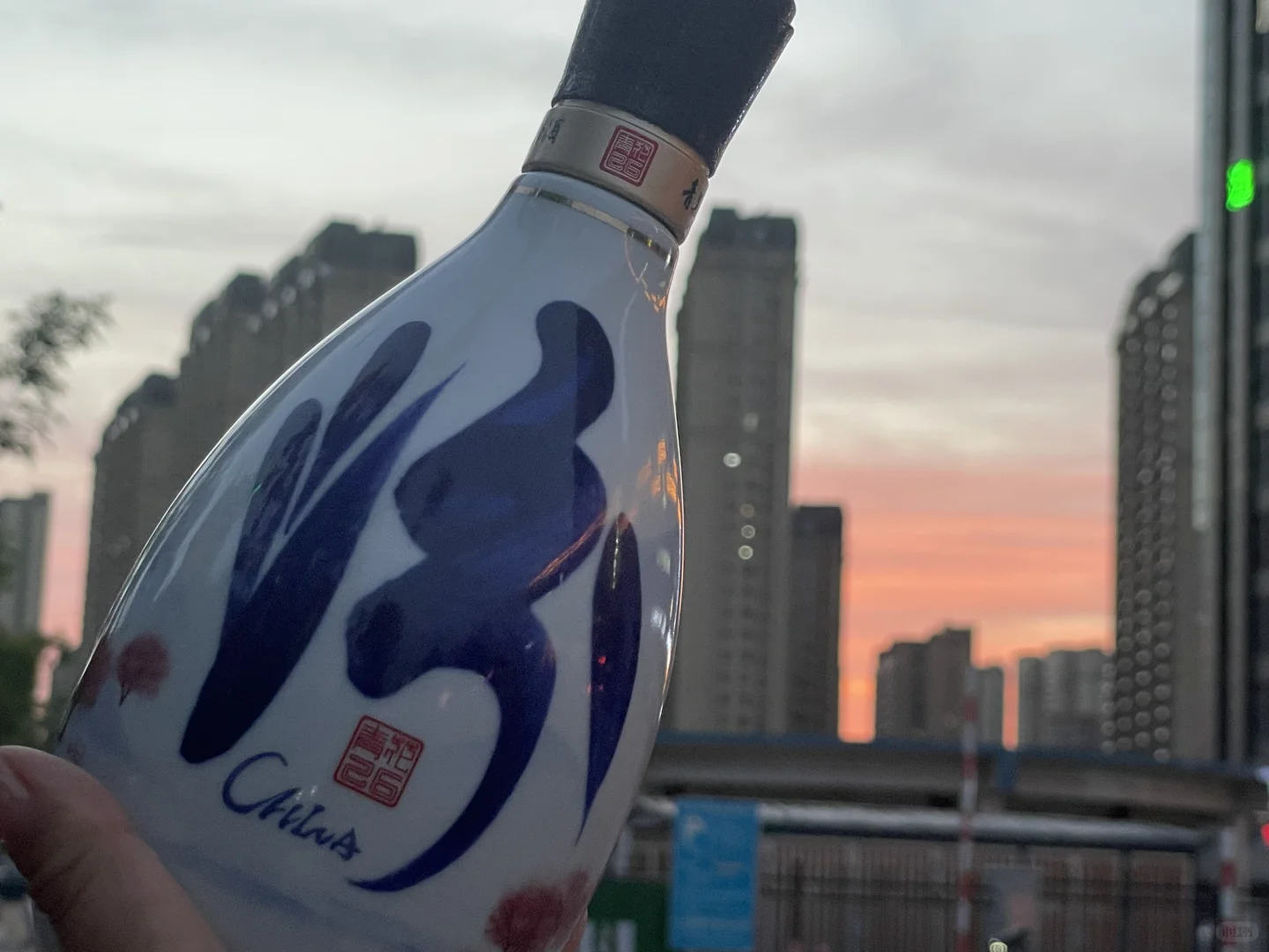 ?今日份高级感是这抹青花蓝给的?
