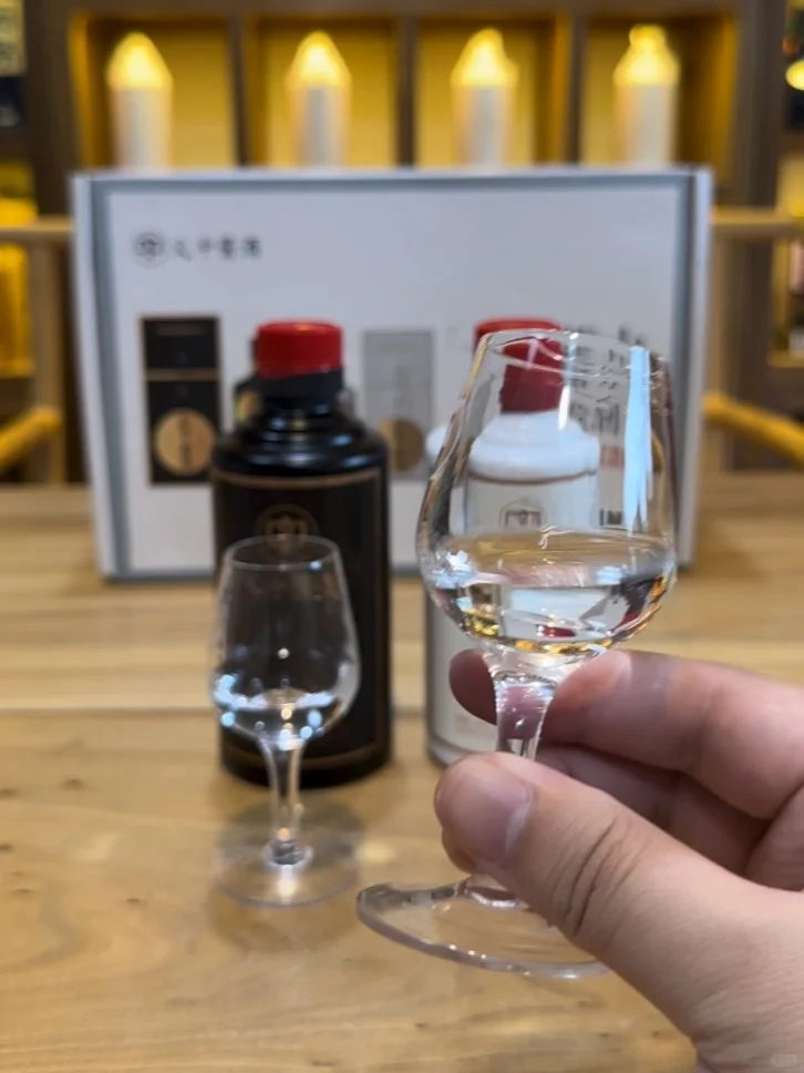 文中酱酒品鉴对比，黑白坛味道有什么不同？