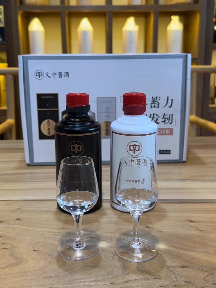 文中酱酒品鉴对比，黑白坛味道有什么不同？