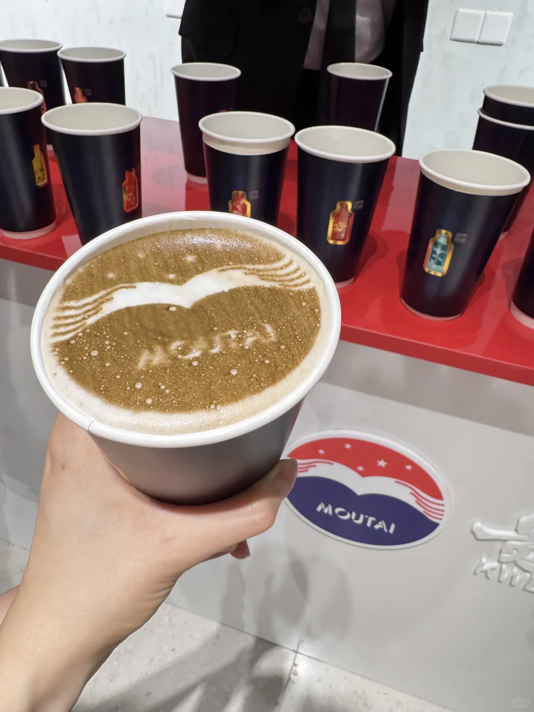 上海张园最新的茅台生肖系列展