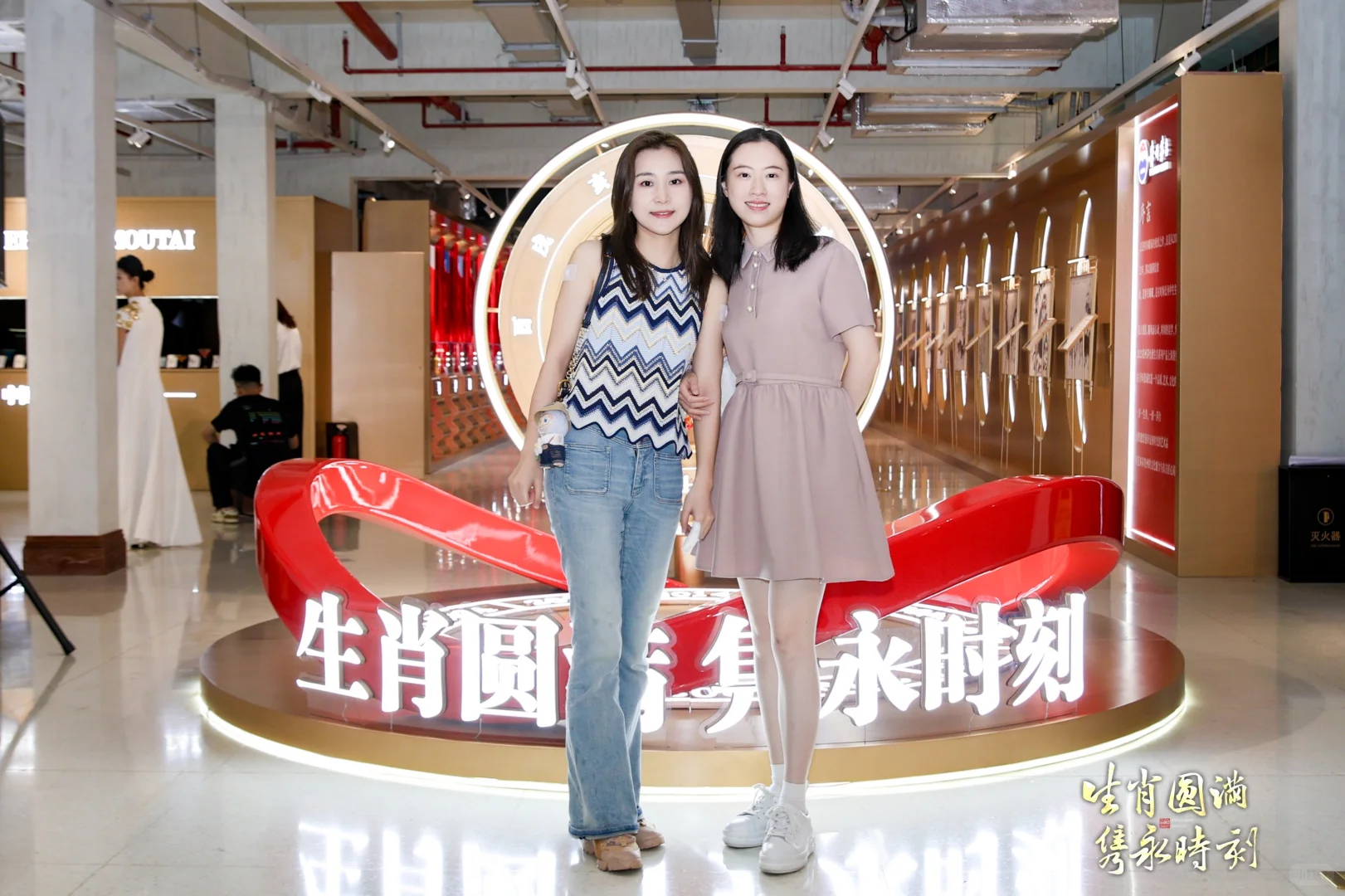 上海张园最新的茅台生肖系列展
