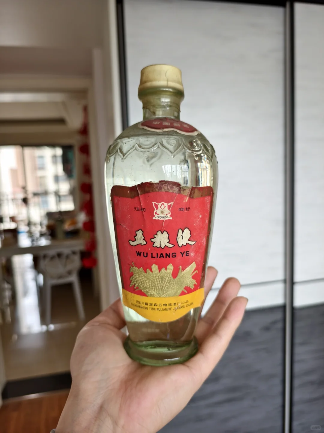 搬家从老妈的床底下搬出这么多老酒