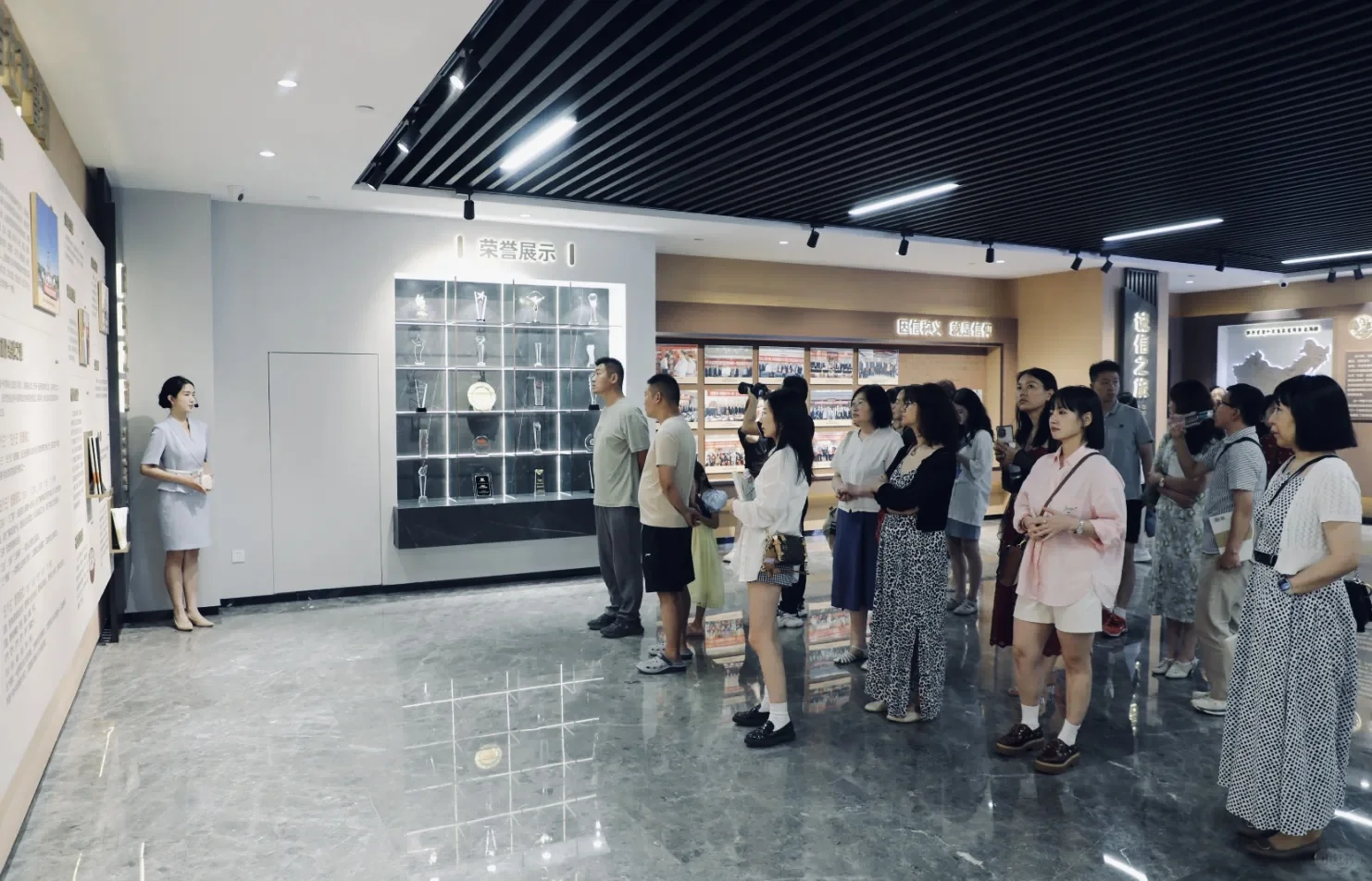 在美术馆里品鉴白酒是怎样的体验？