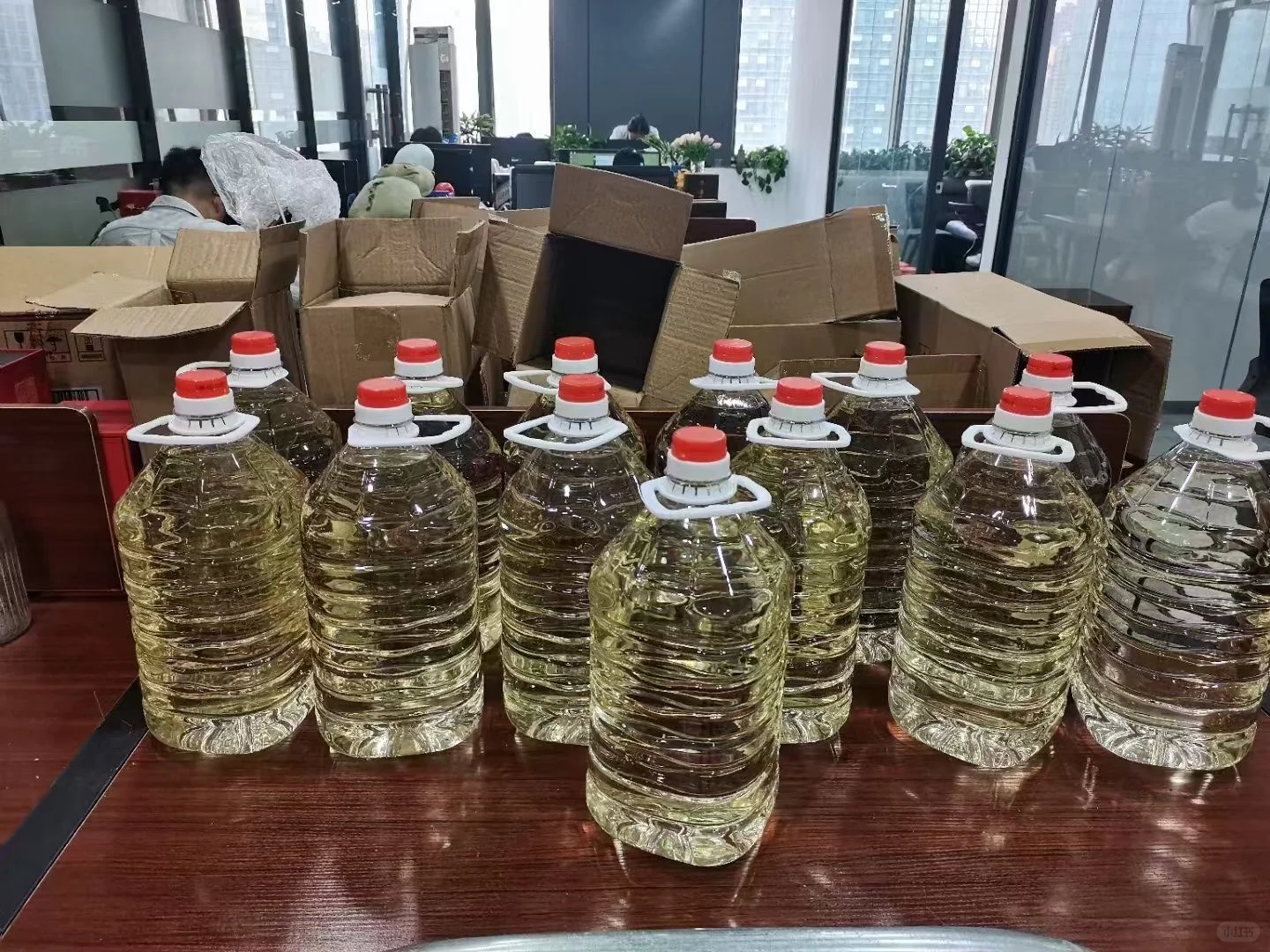 茅台镇人喝酒用什么装？