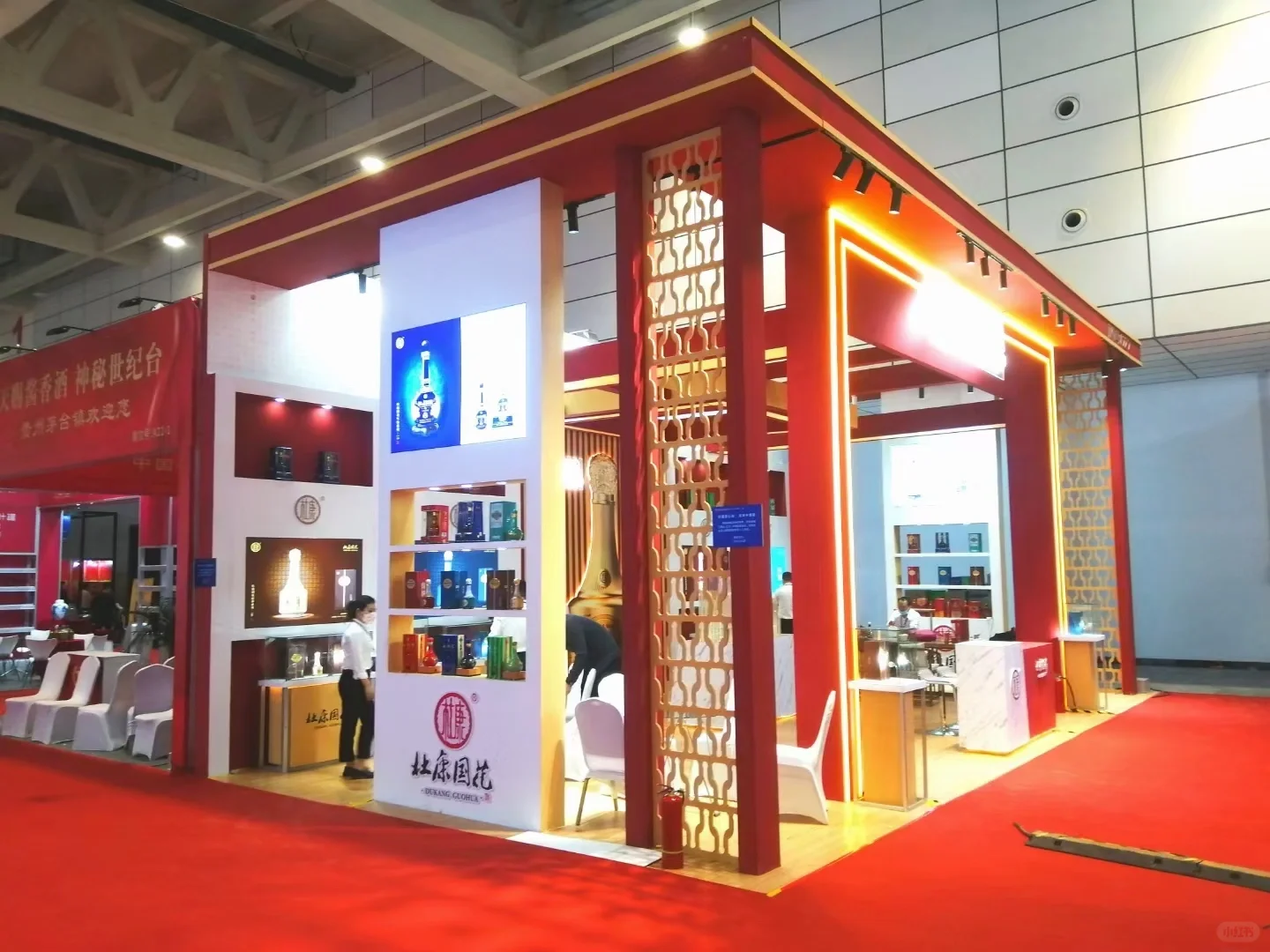 一天施工时间完成的展台