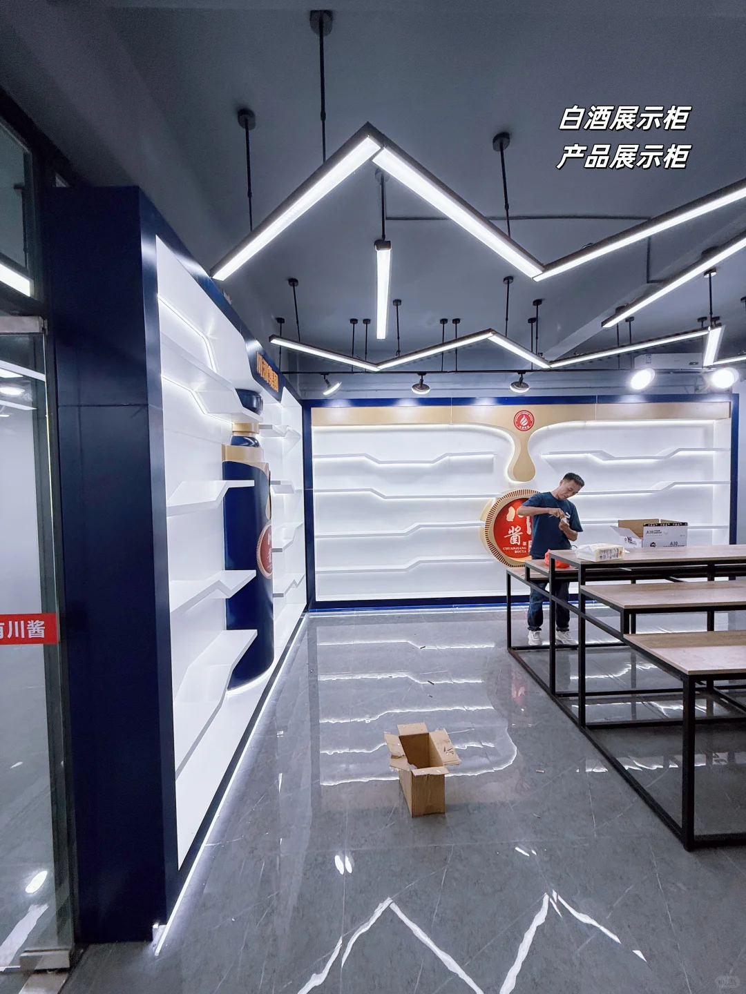 什么神仙设计！！你绝对没见过白酒展示柜！