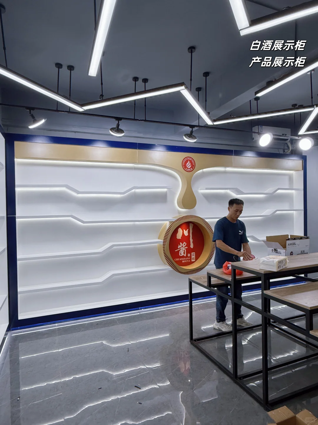 什么神仙设计！！你绝对没见过白酒展示柜！