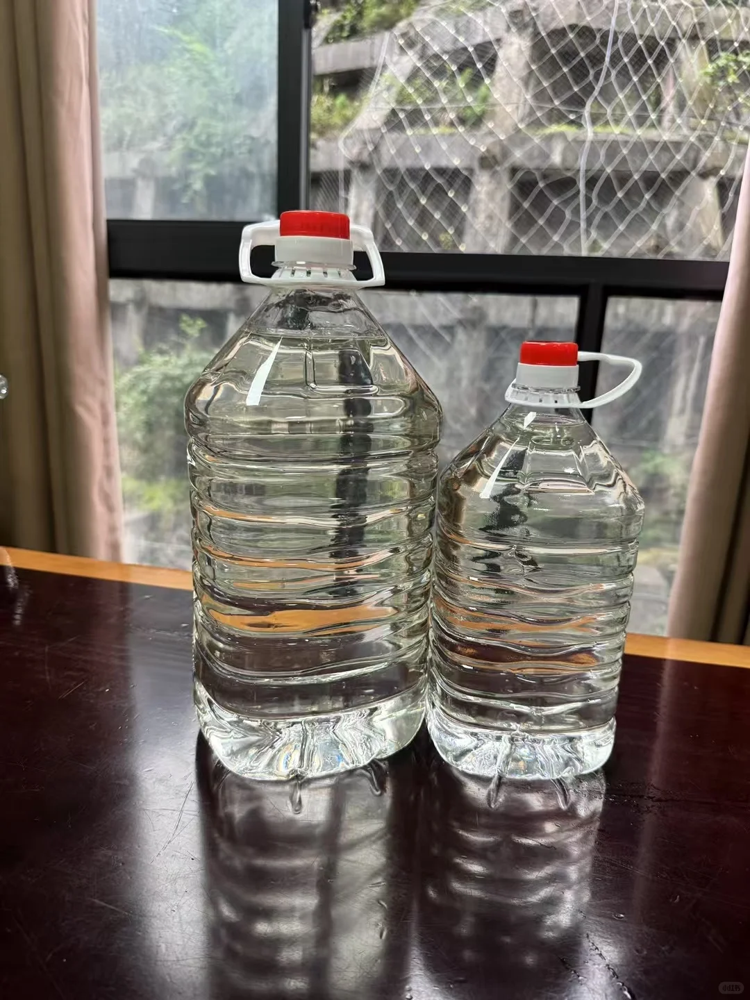 茅台镇人喝酒用什么装？