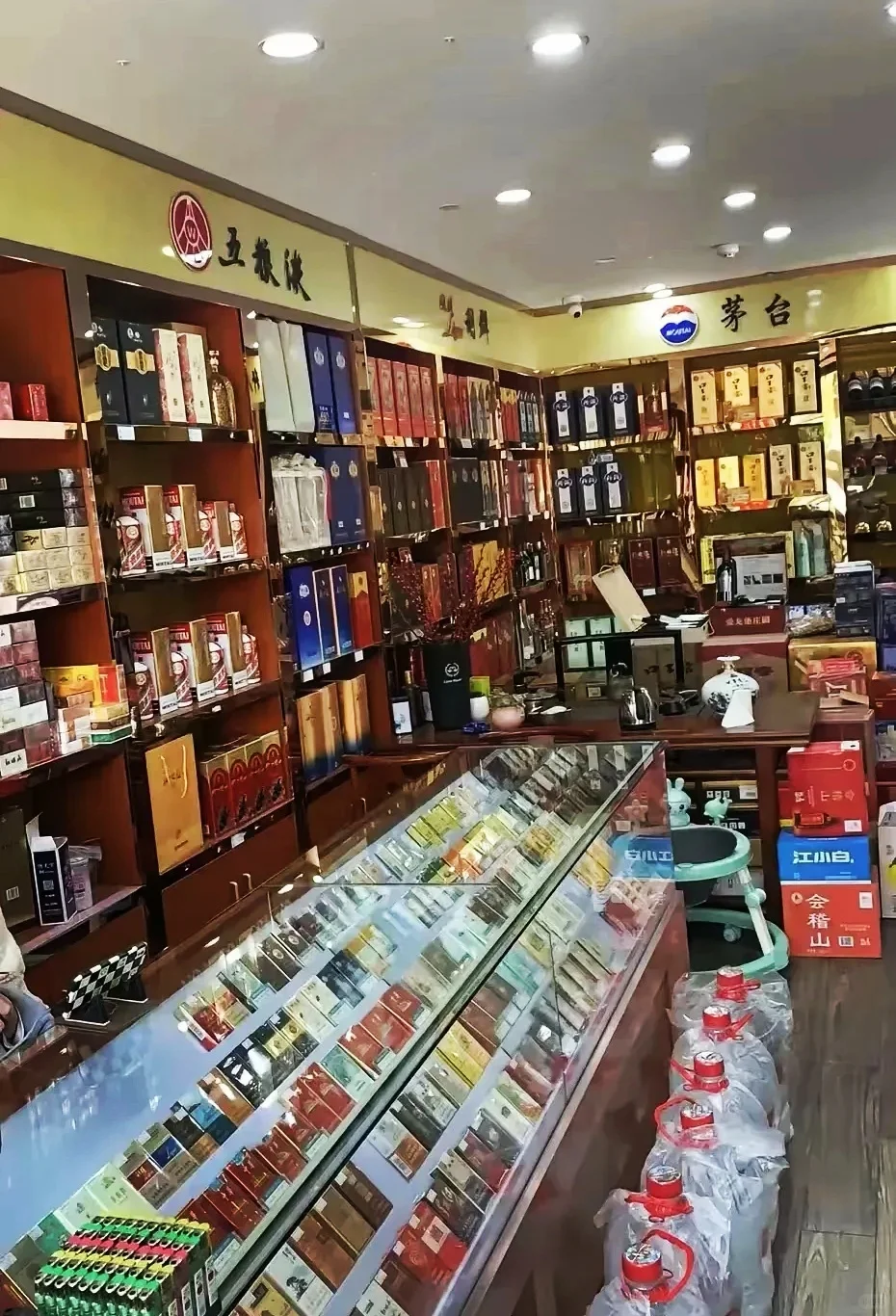 火热的夏天，冰冷的烟酒