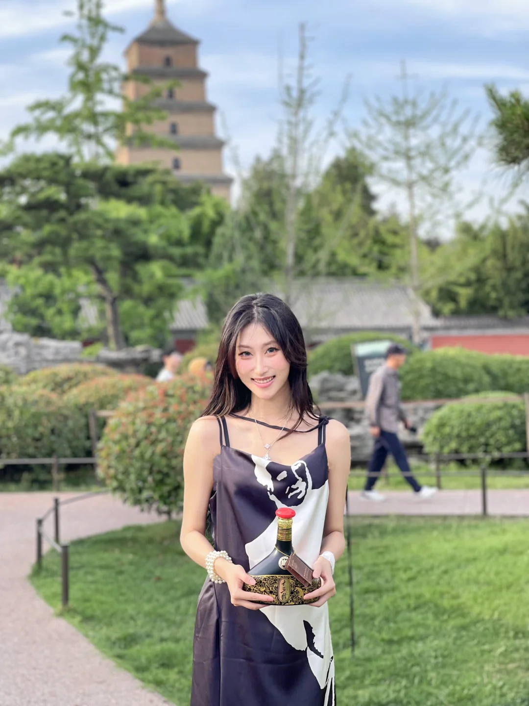小酌一杯清香酒，但见岁月长