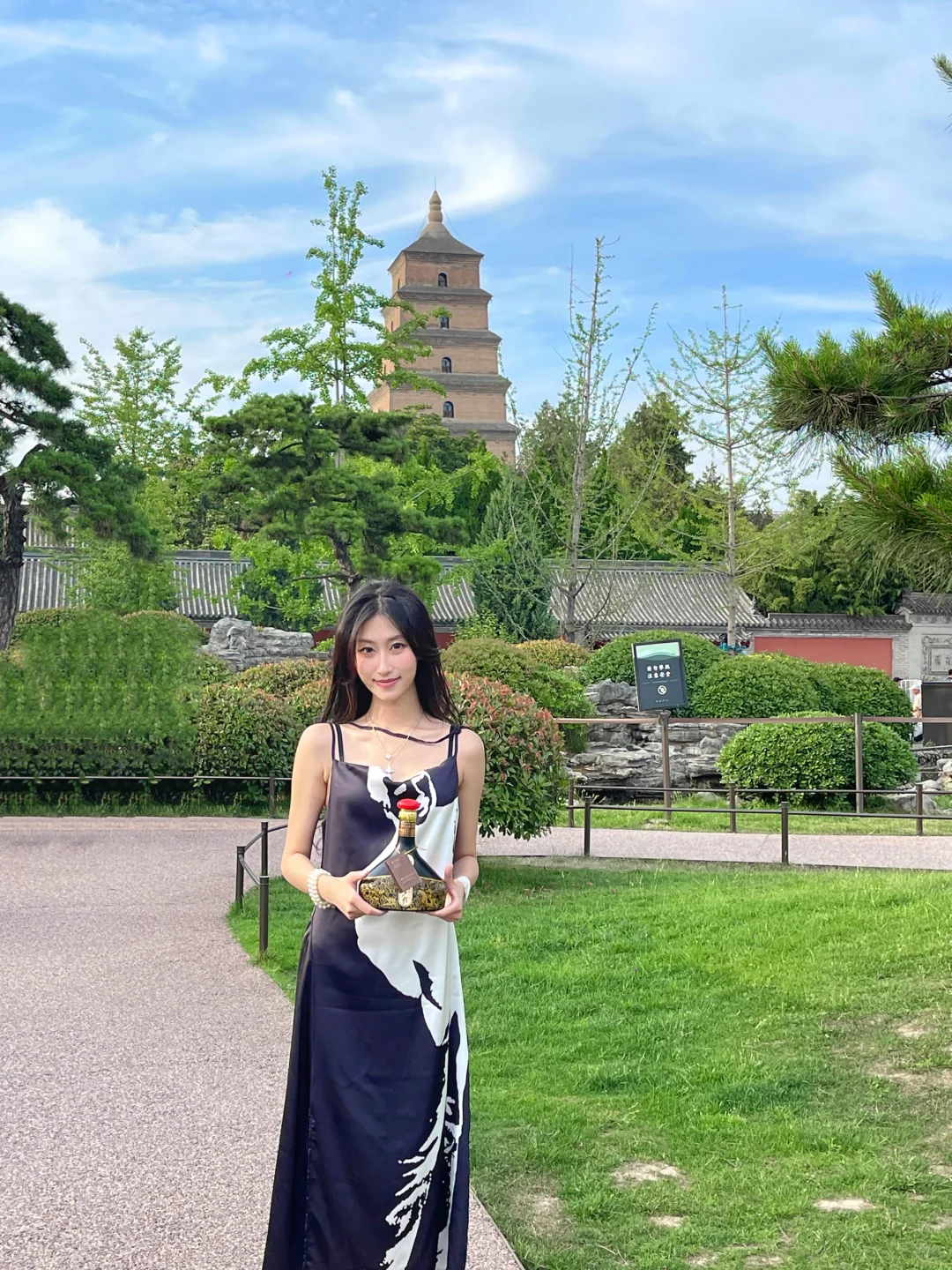 小酌一杯清香酒，但见岁月长