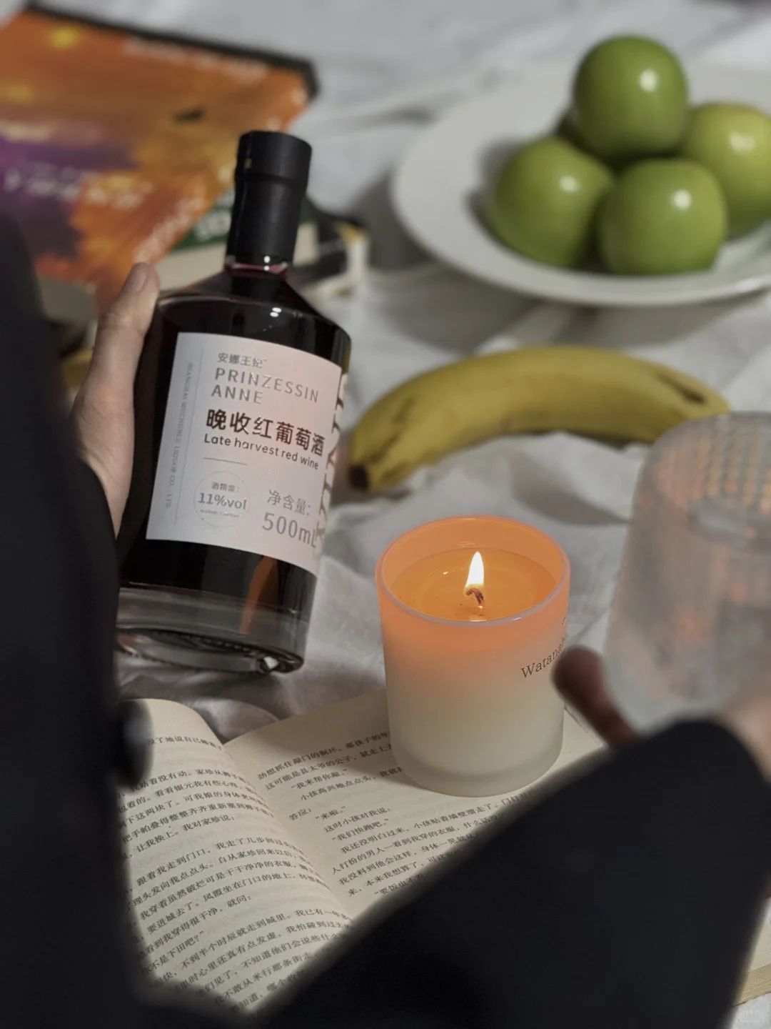 摇晃的红酒杯藏着白天的故事和夜晚的温柔…