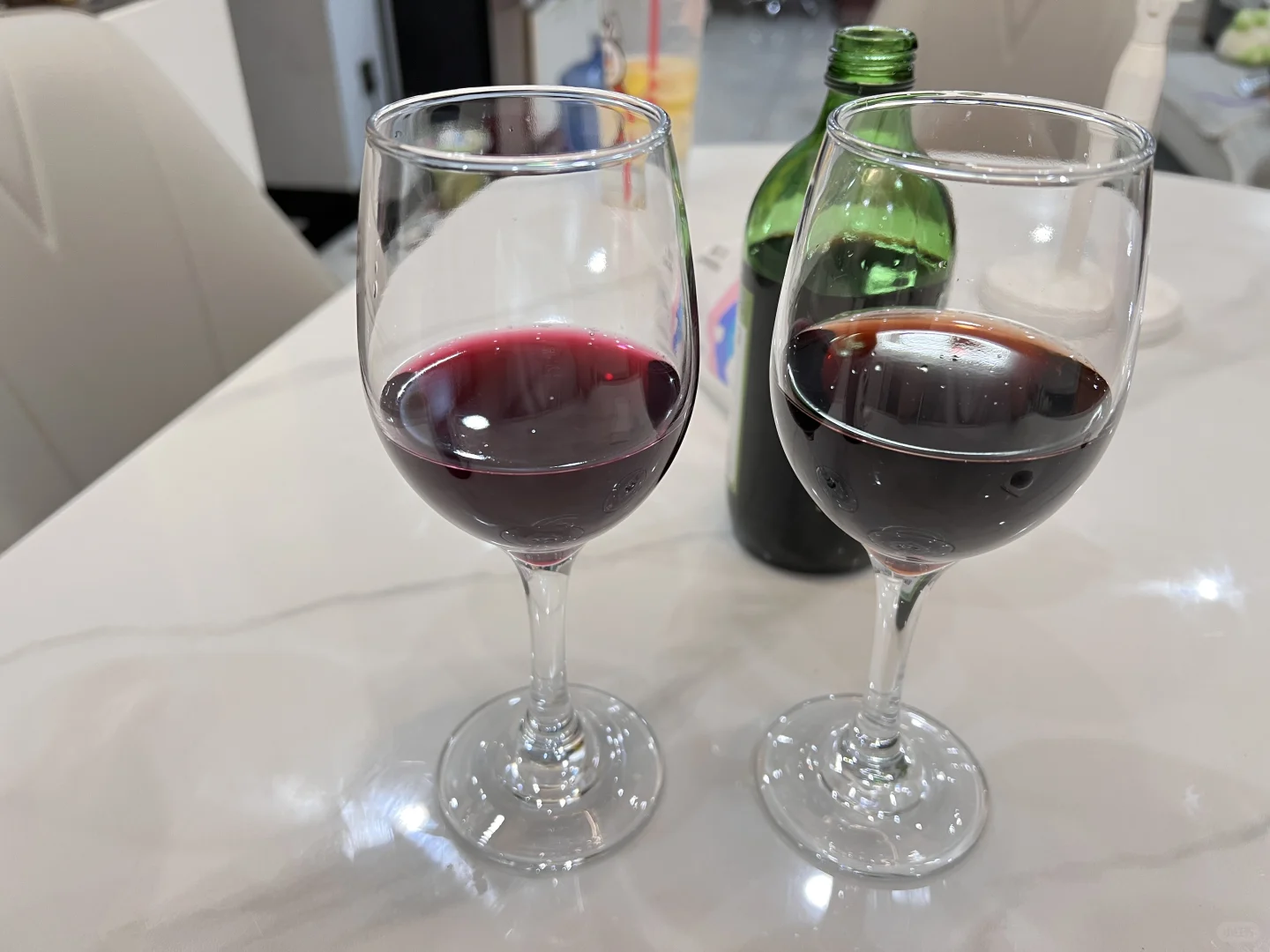 看得出来这两种葡萄酒的区别吗