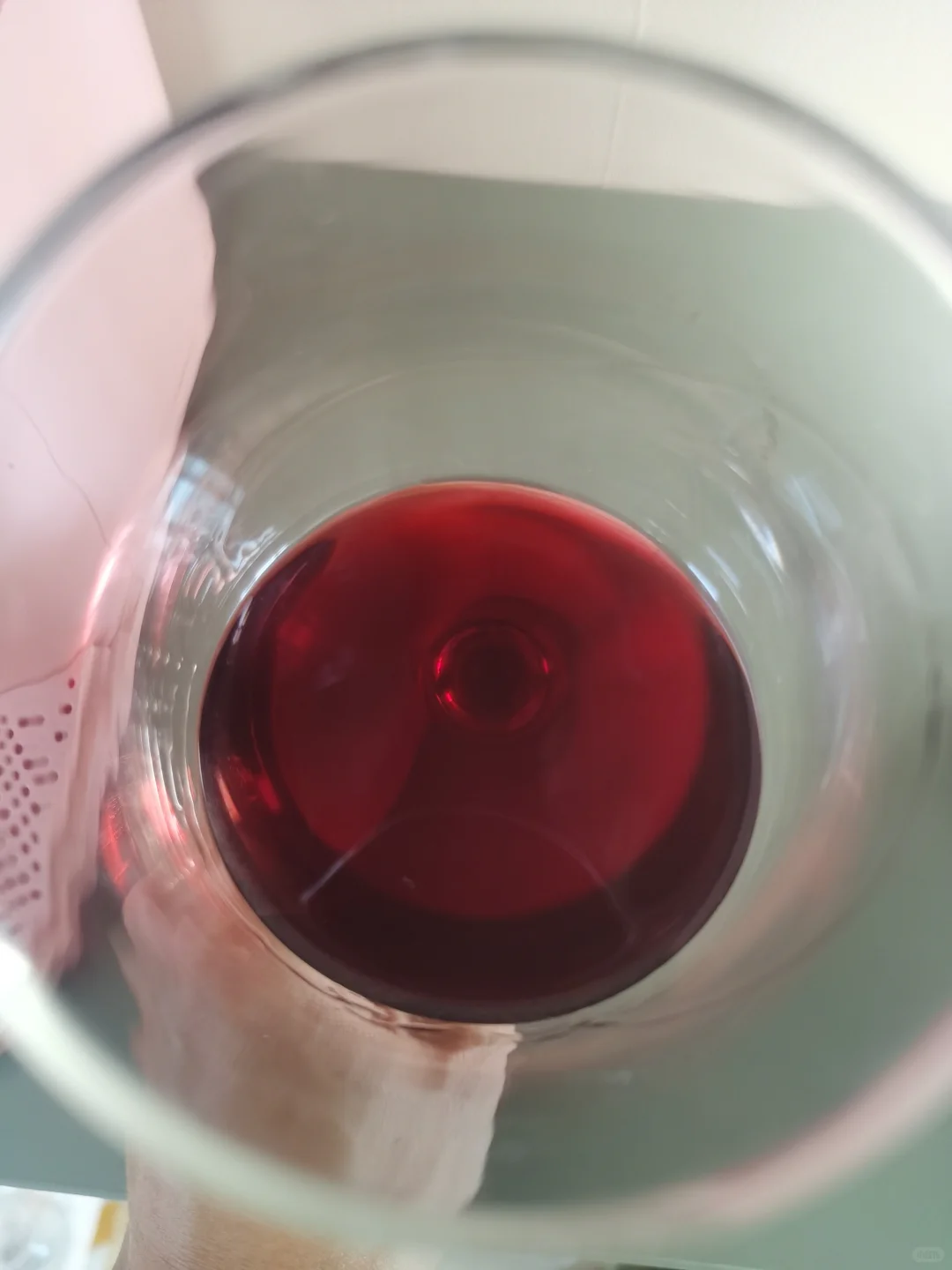 自酿葡萄酒第32天,酒色暗红分装小瓶