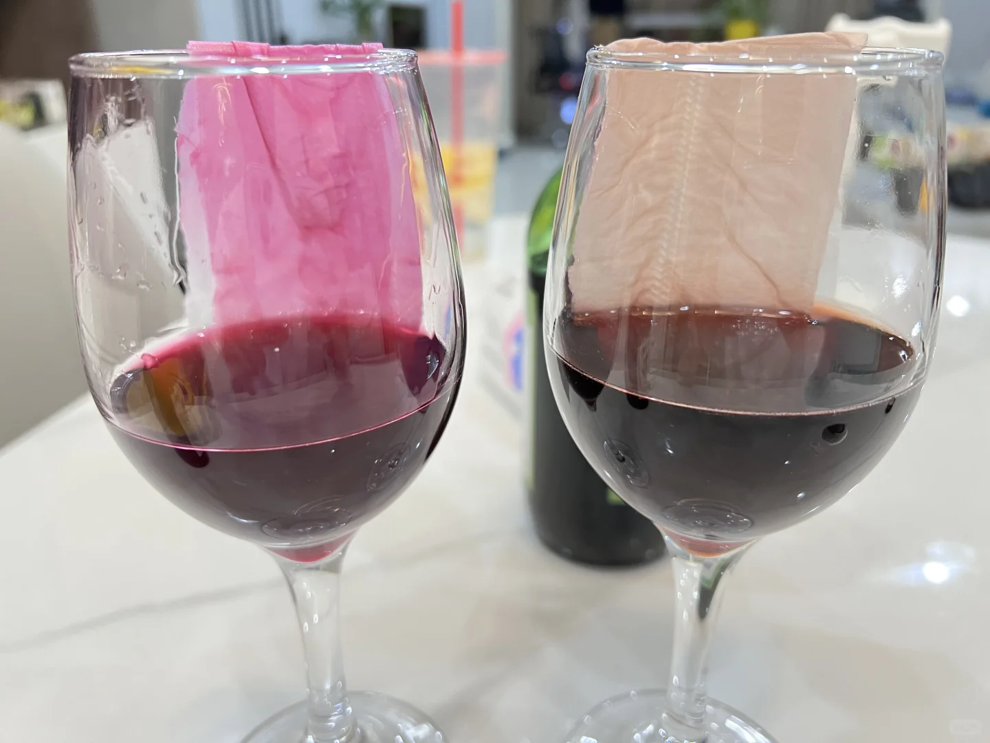 看得出来这两种葡萄酒的区别吗