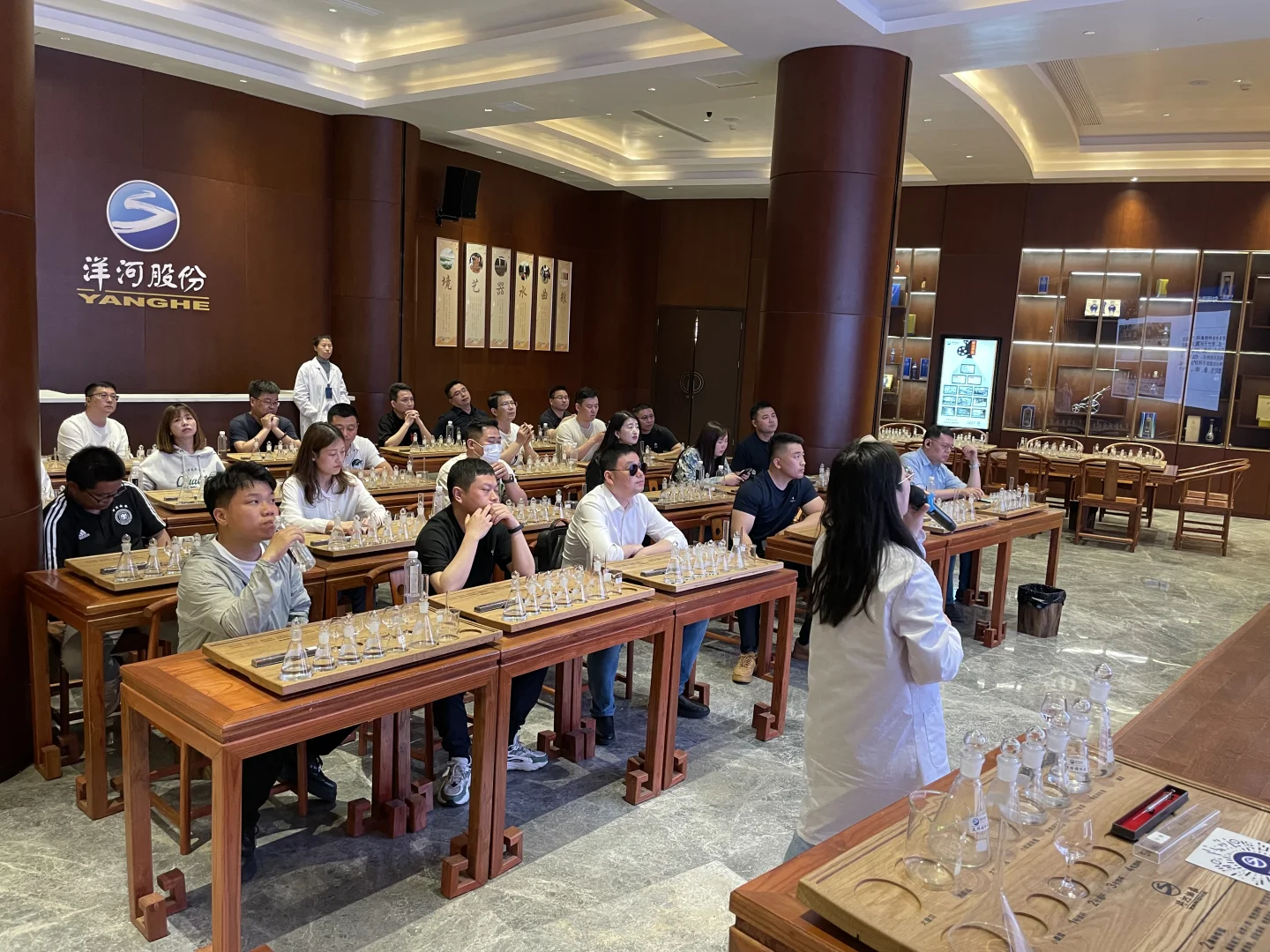 别被“勾兑”吓退！1分钟带你了解白酒勾调