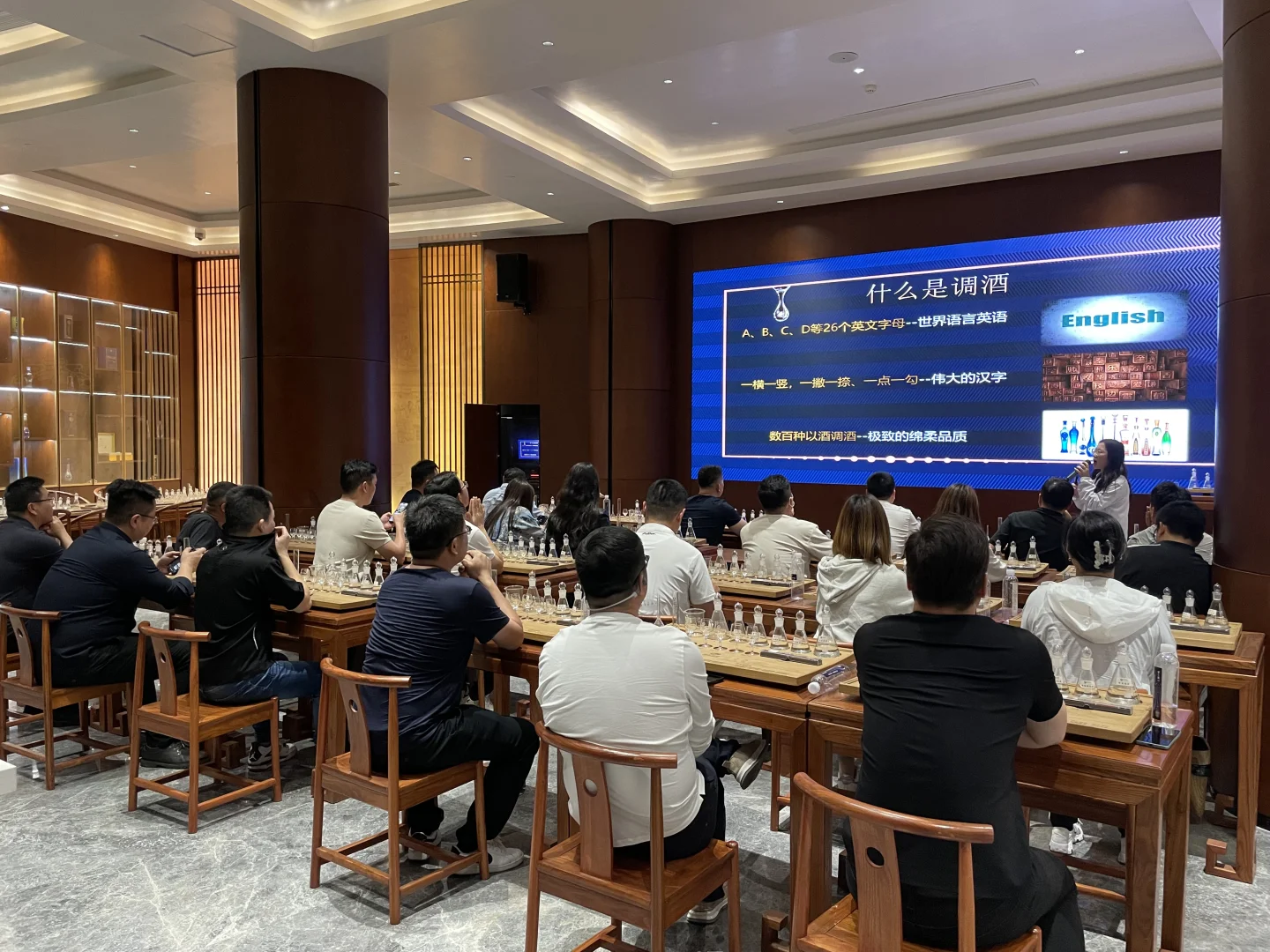 别被“勾兑”吓退！1分钟带你了解白酒勾调
