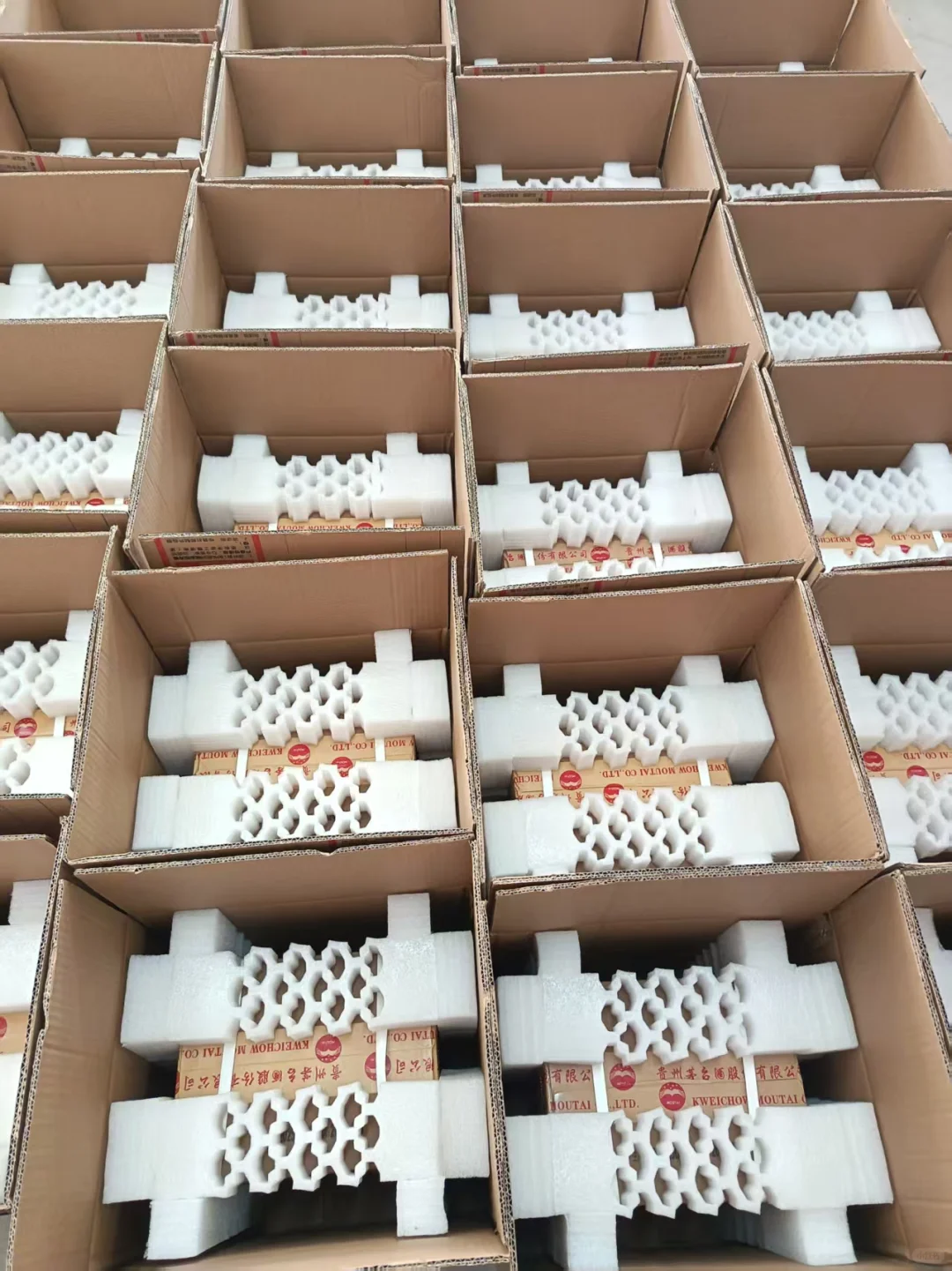 本人有90箱飞天茅台现货，1499/瓶，有想要