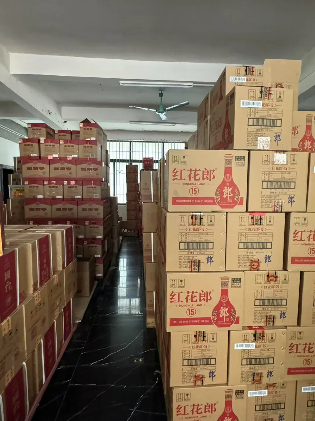 现在到底应该怎么卖酒啊，根本卖不出去