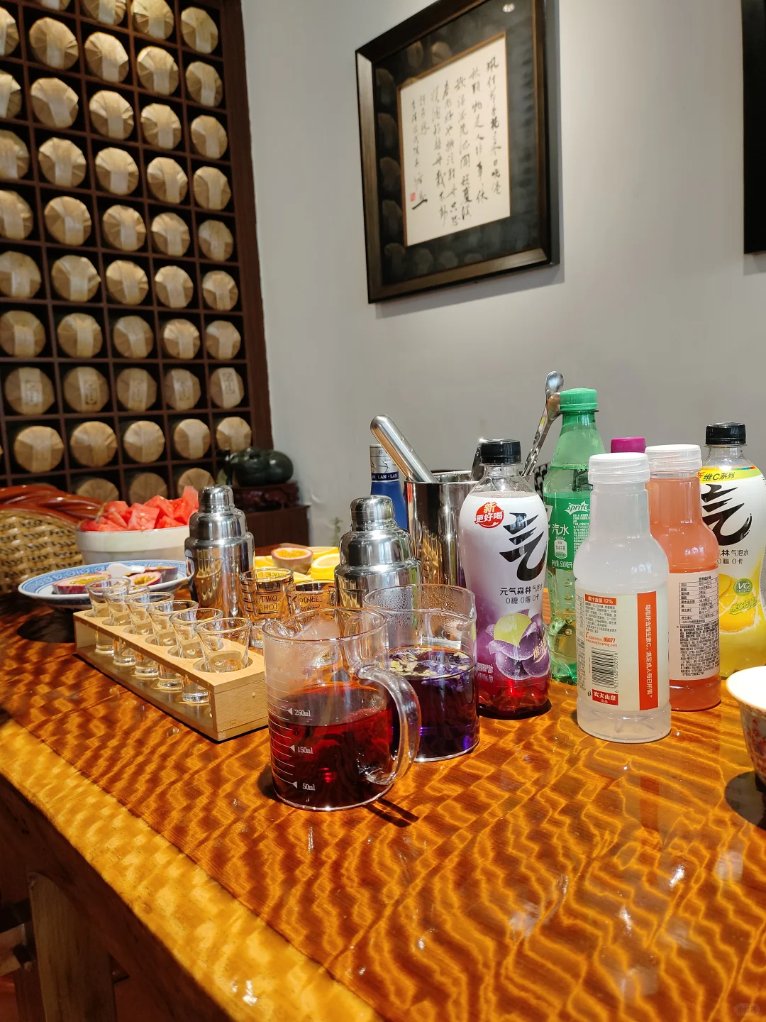 来！我们喝杯小酒！?