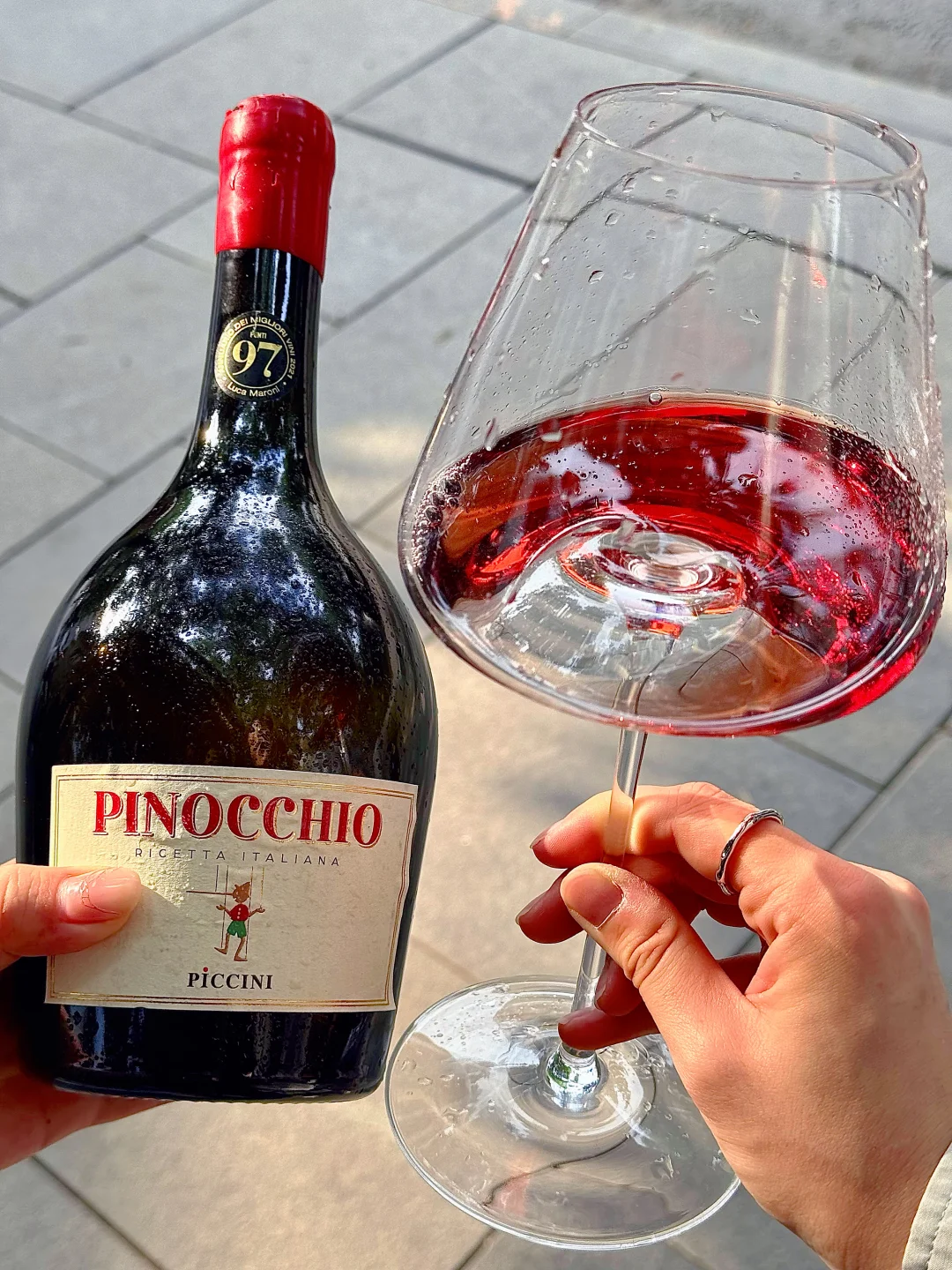 酸涩退退退‼金奖甜莓酒?酒标美哭！！