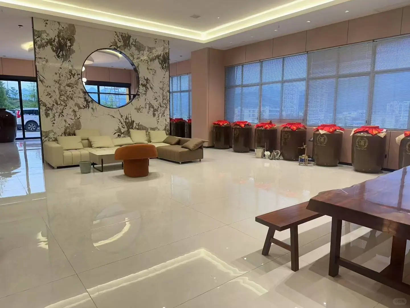 仁怀有想要上班的吗?