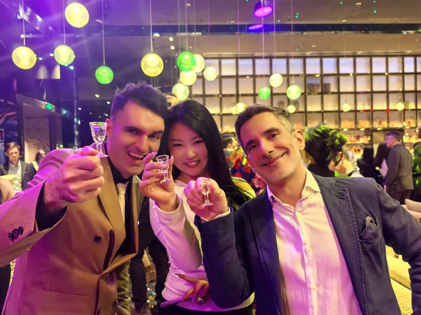老外喝茅台也这么嗨！