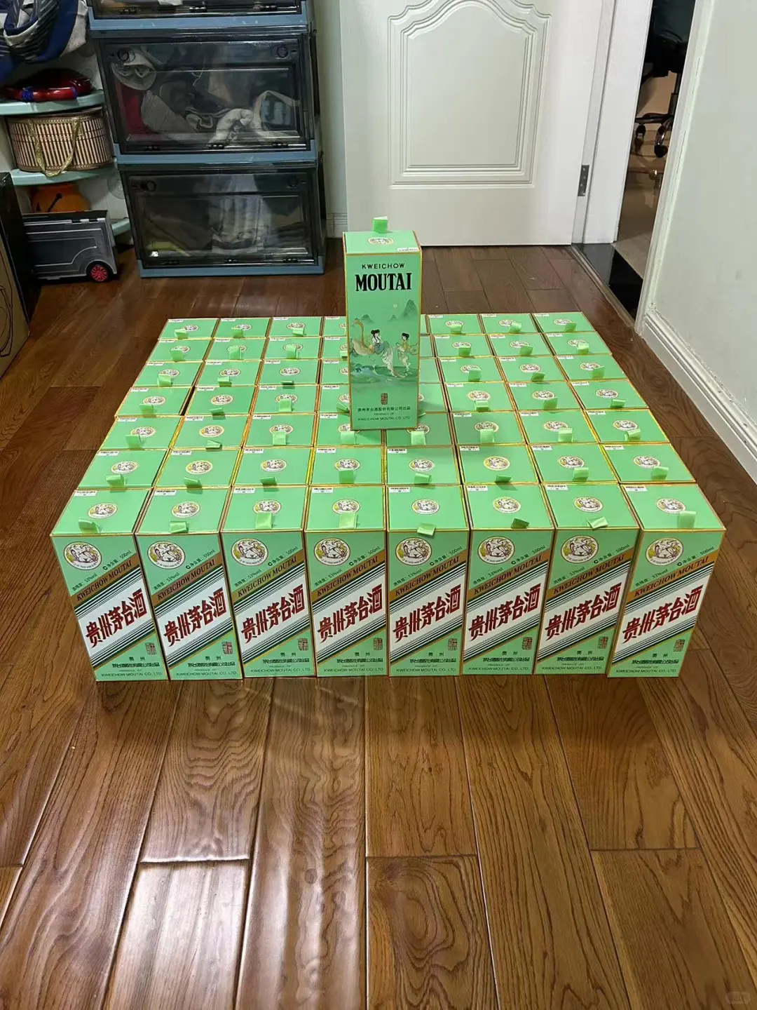 此时一个囤白酒的小伙天塌了…?