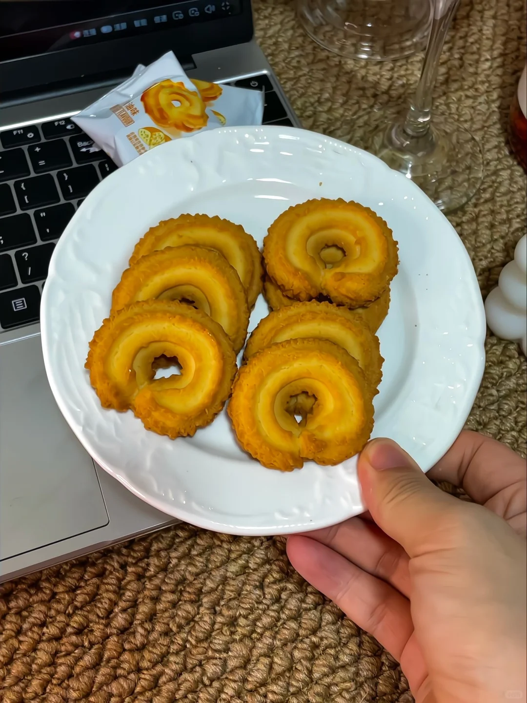 比起周末 更偏爱周五晚上的微醺