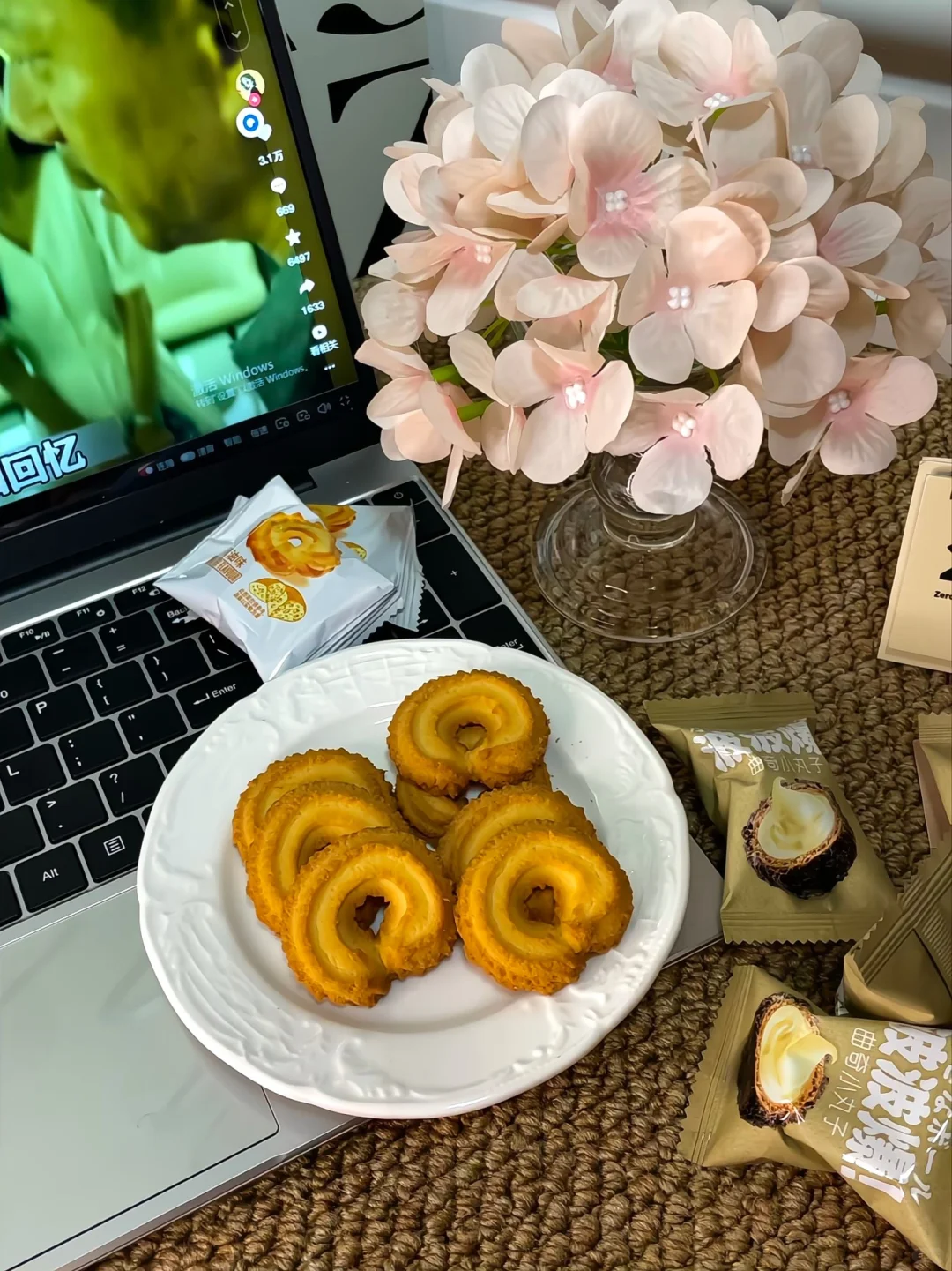 比起周末 更偏爱周五晚上的微醺