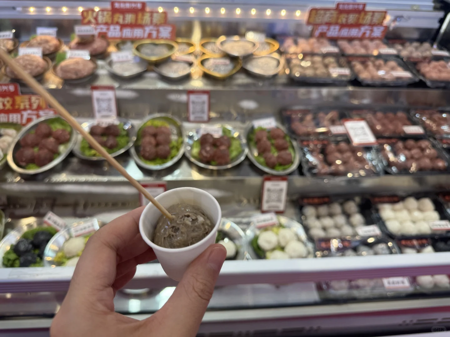 上班带薪跟着老板逛展会免费试吃