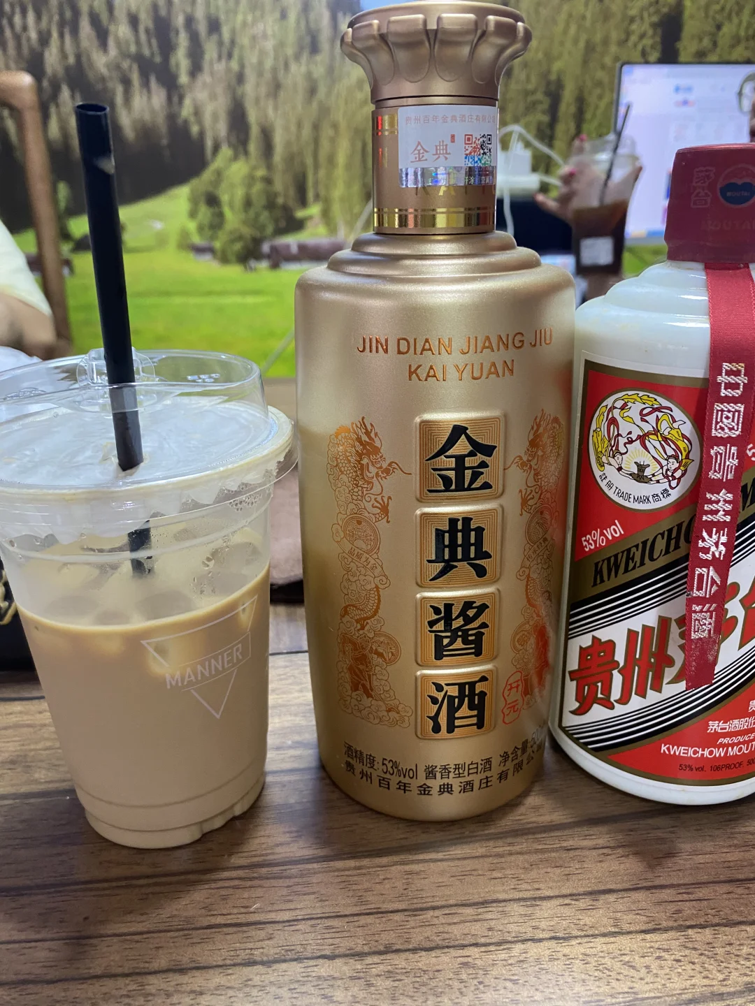 闲暇之余来杯“酱香白酒加拿铁”，微醺治愈?