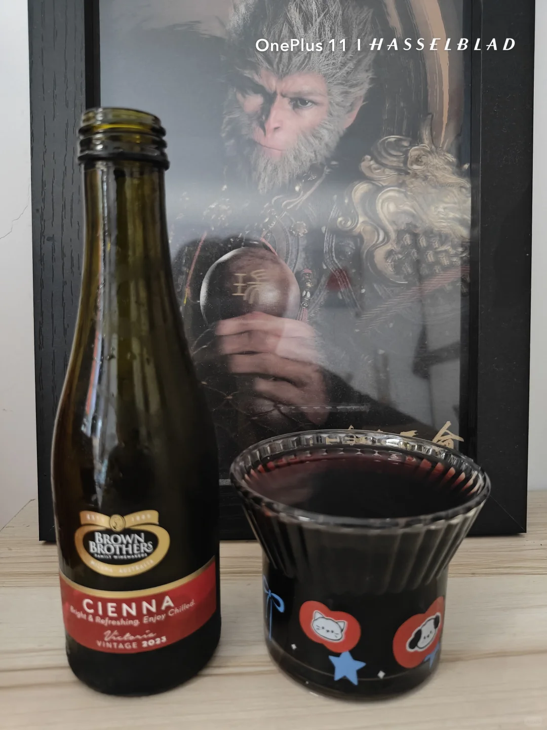 七宝杯酌葡萄酒，金花纸写清平词