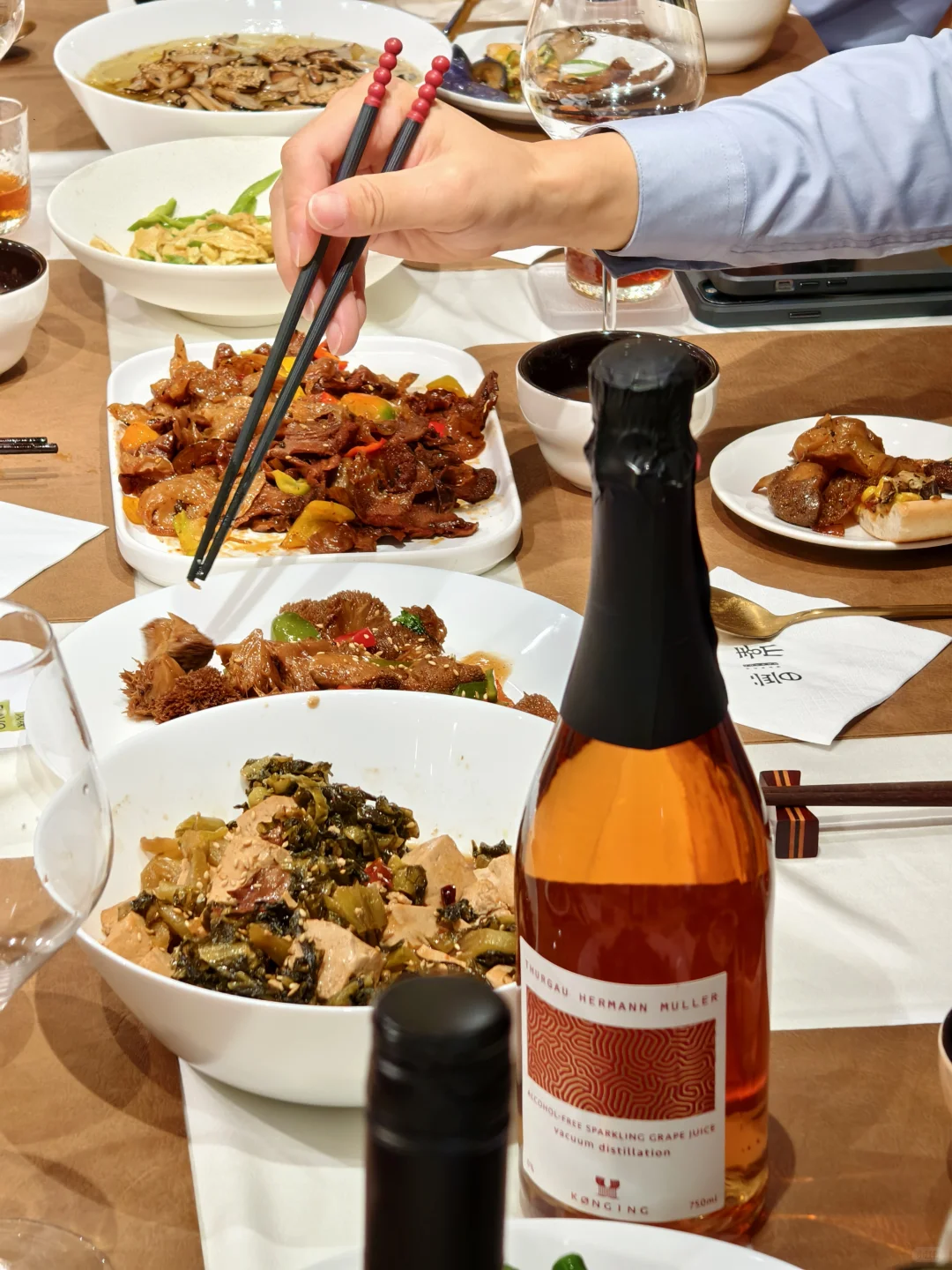 脱醇葡萄酒与纯素美食